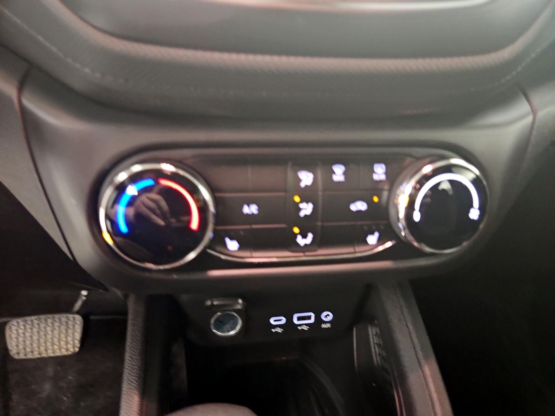 Thumbnail: 2023 Chevrolet TrailBlazer - 16