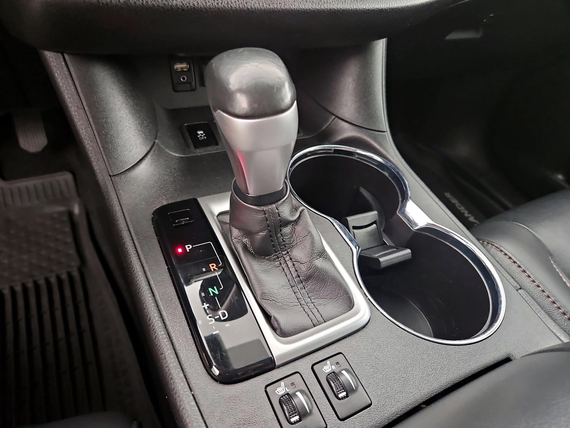 Thumbnail: 2019 Toyota Highlander - 18