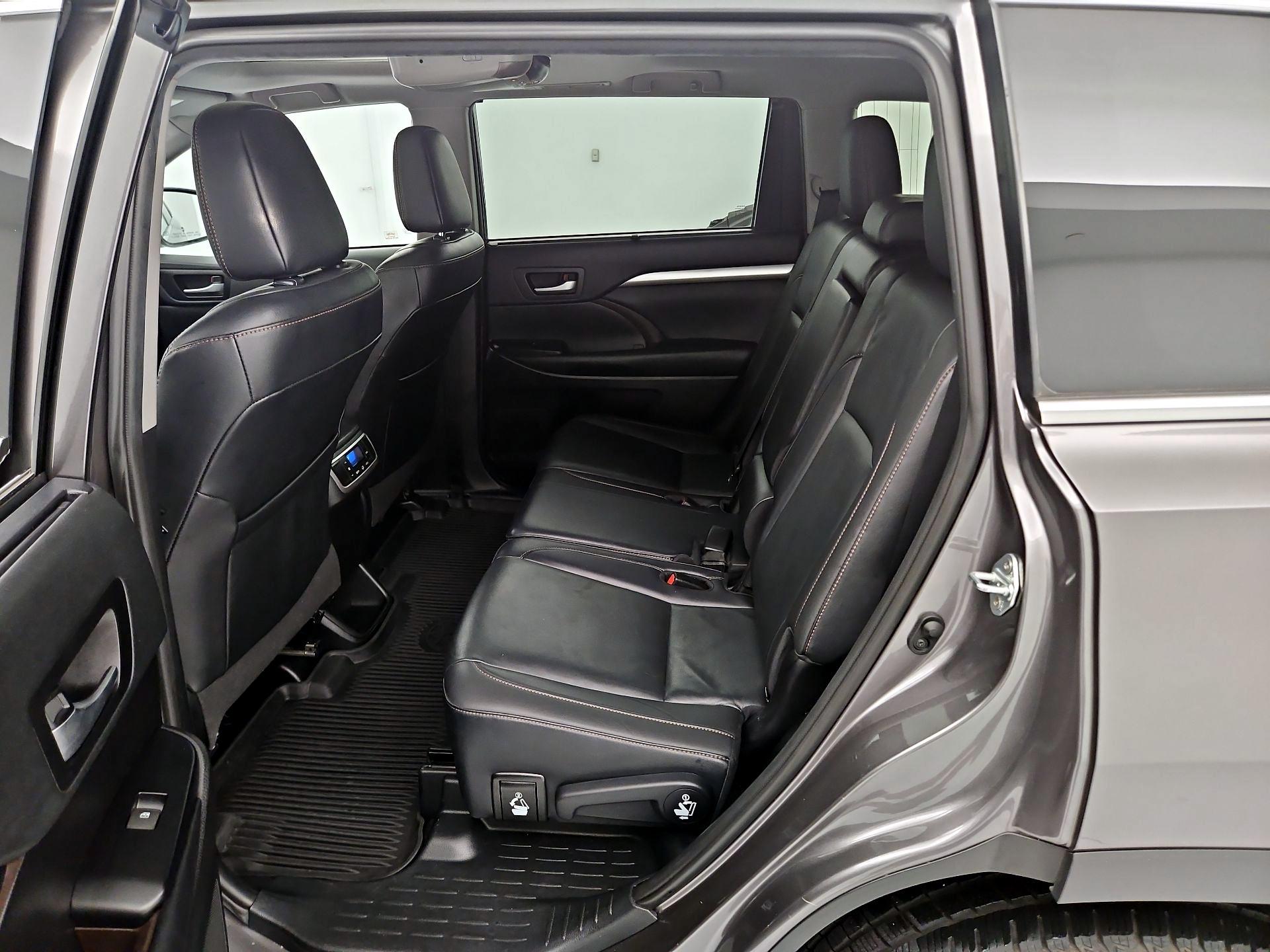 Thumbnail: 2019 Toyota Highlander - 20