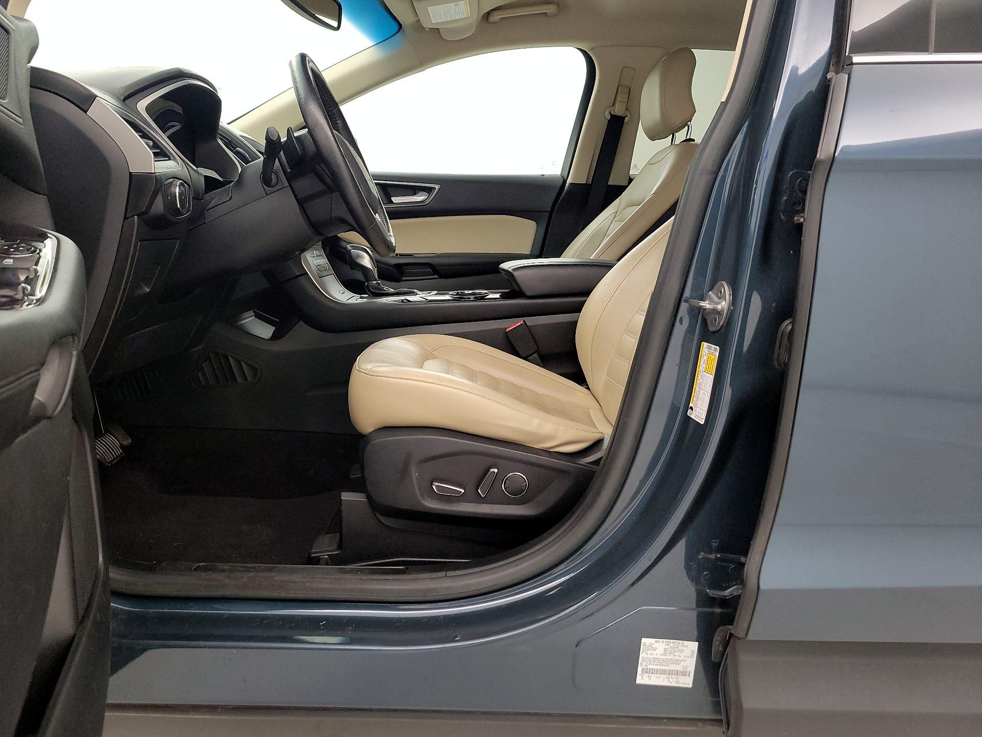 Thumbnail: 2016 Ford Edge - 11