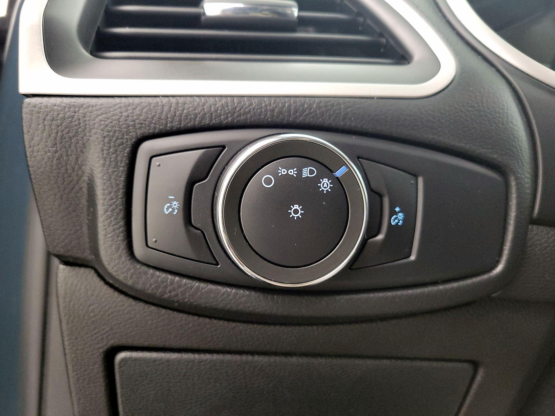 Thumbnail: 2016 Ford Edge - 13