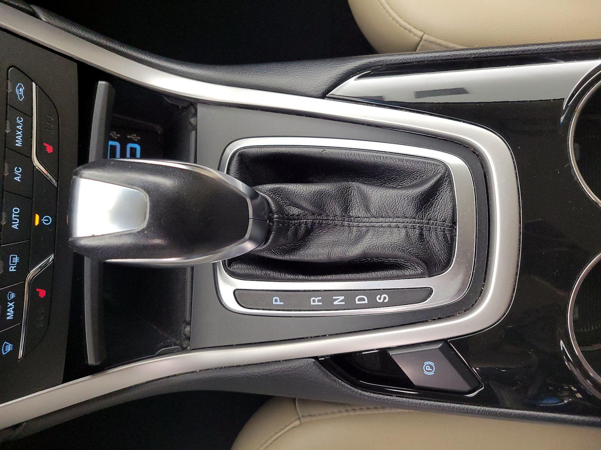 Thumbnail: 2016 Ford Edge - 18