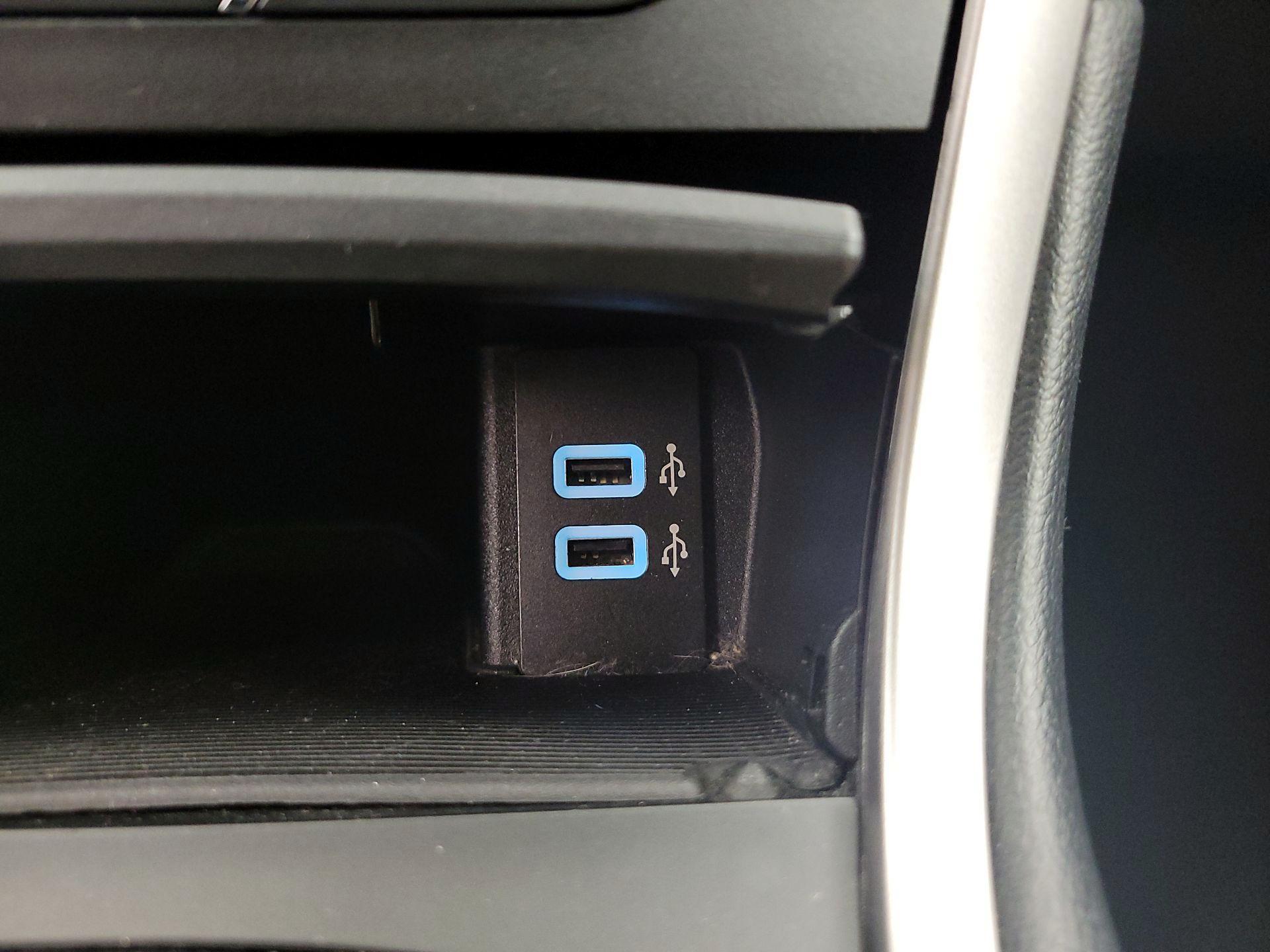 Thumbnail: 2016 Ford Edge - 19