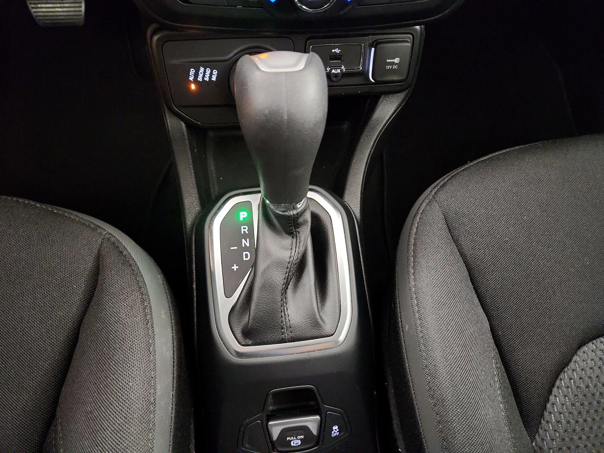Thumbnail: 2020 Jeep Renegade - 17