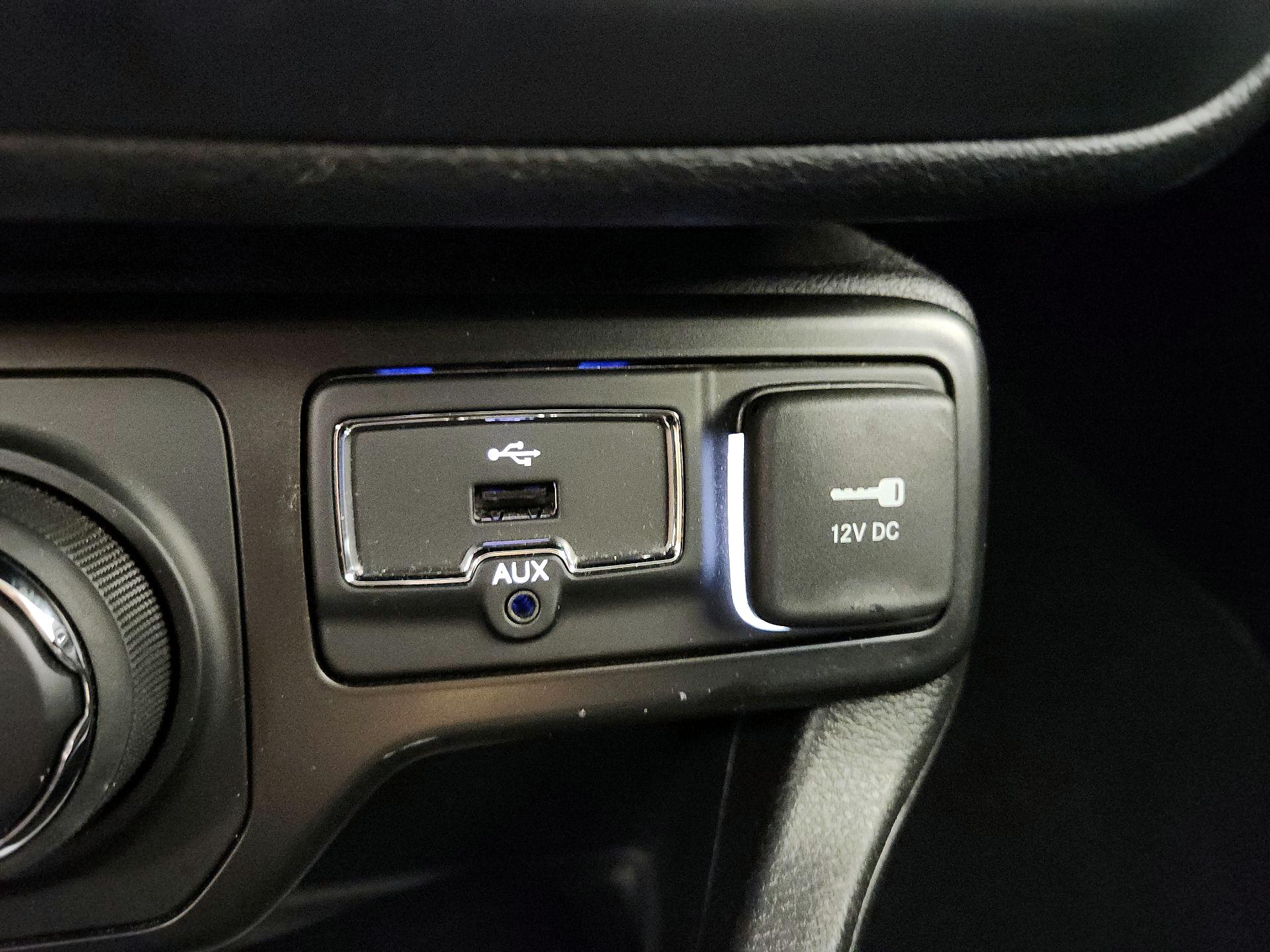 Thumbnail: 2020 Jeep Renegade - 18