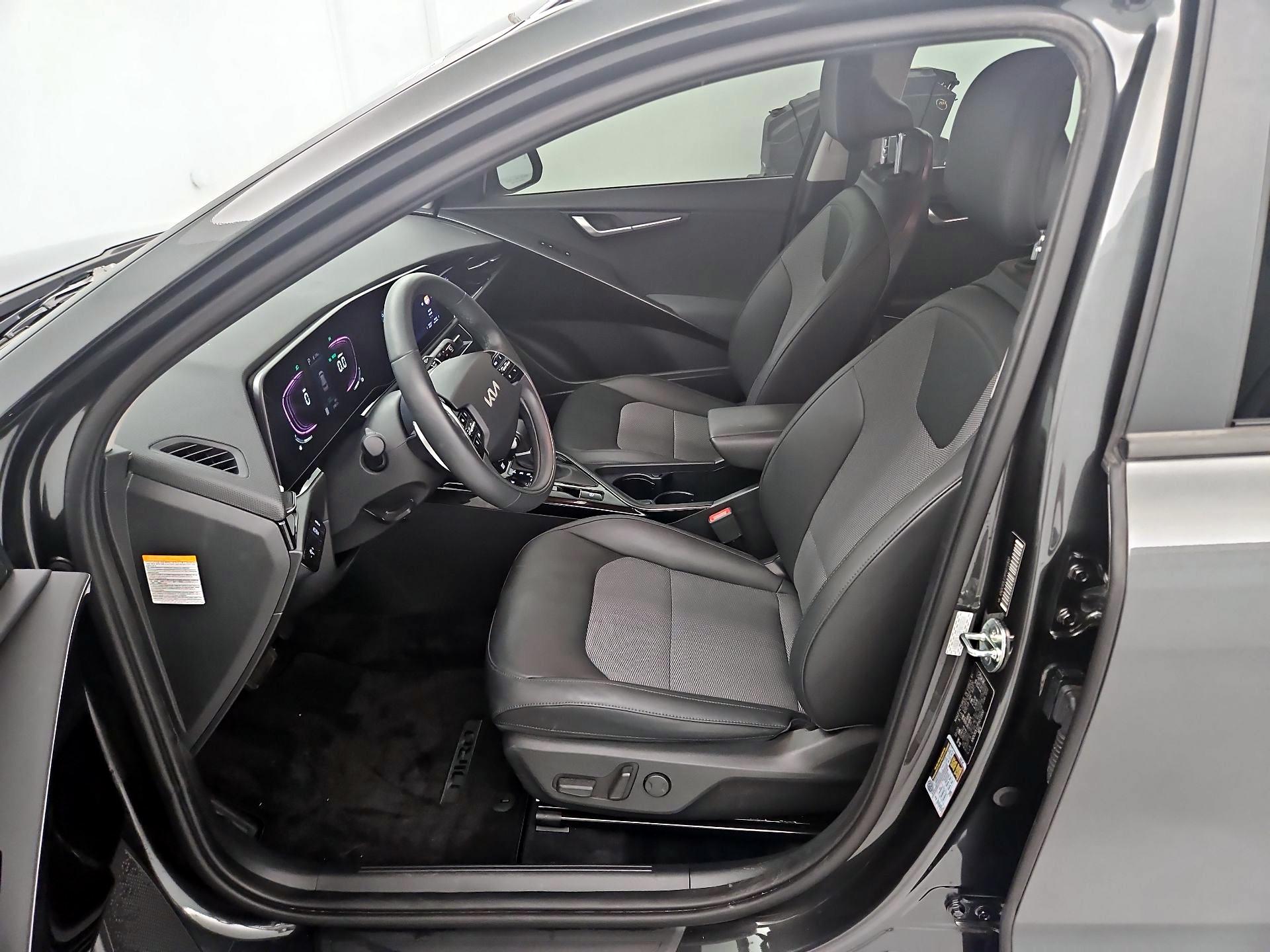 Thumbnail: 2023 Kia Niro - 11