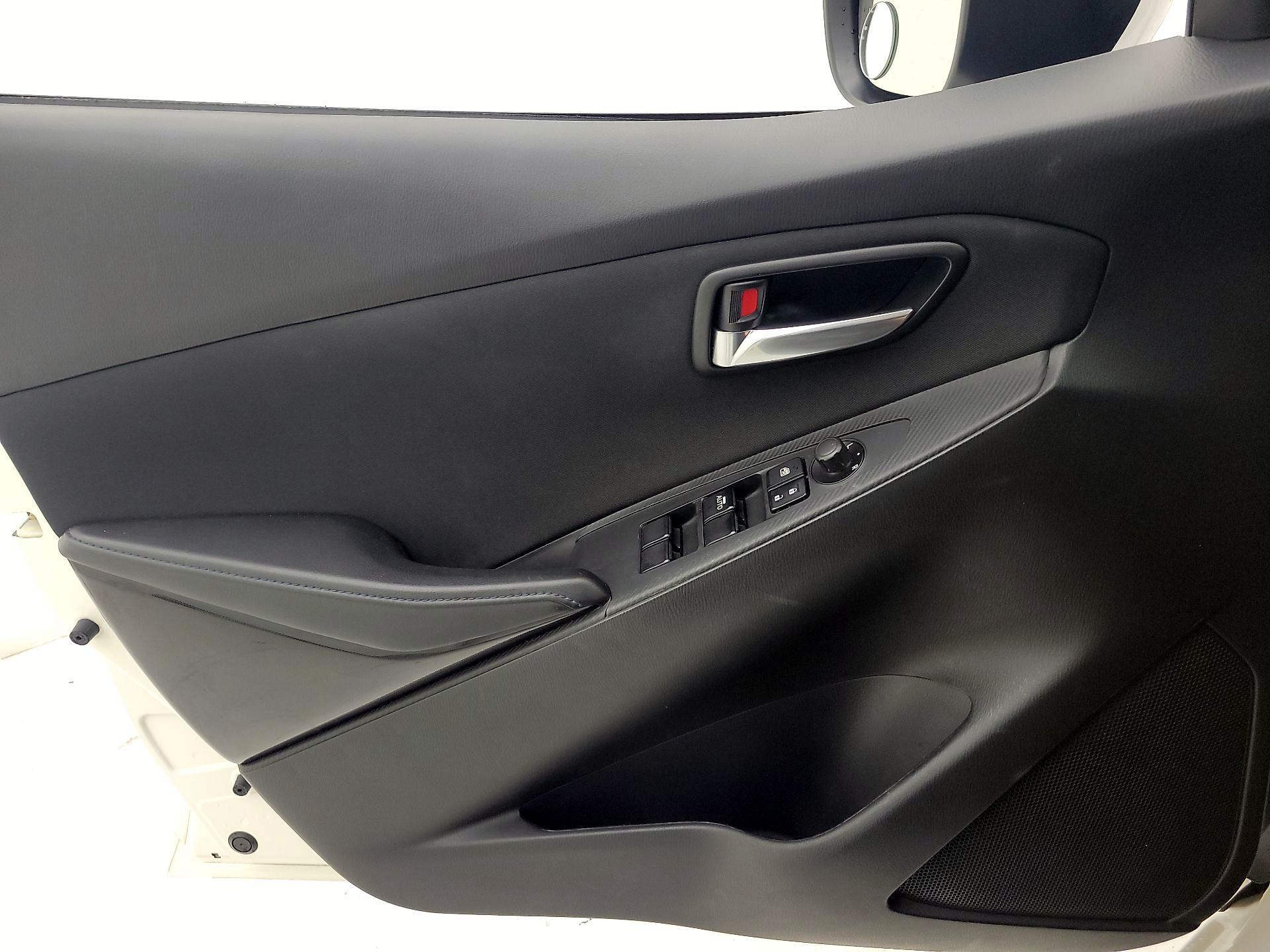 Thumbnail: 2018 Toyota Yaris iA - 12