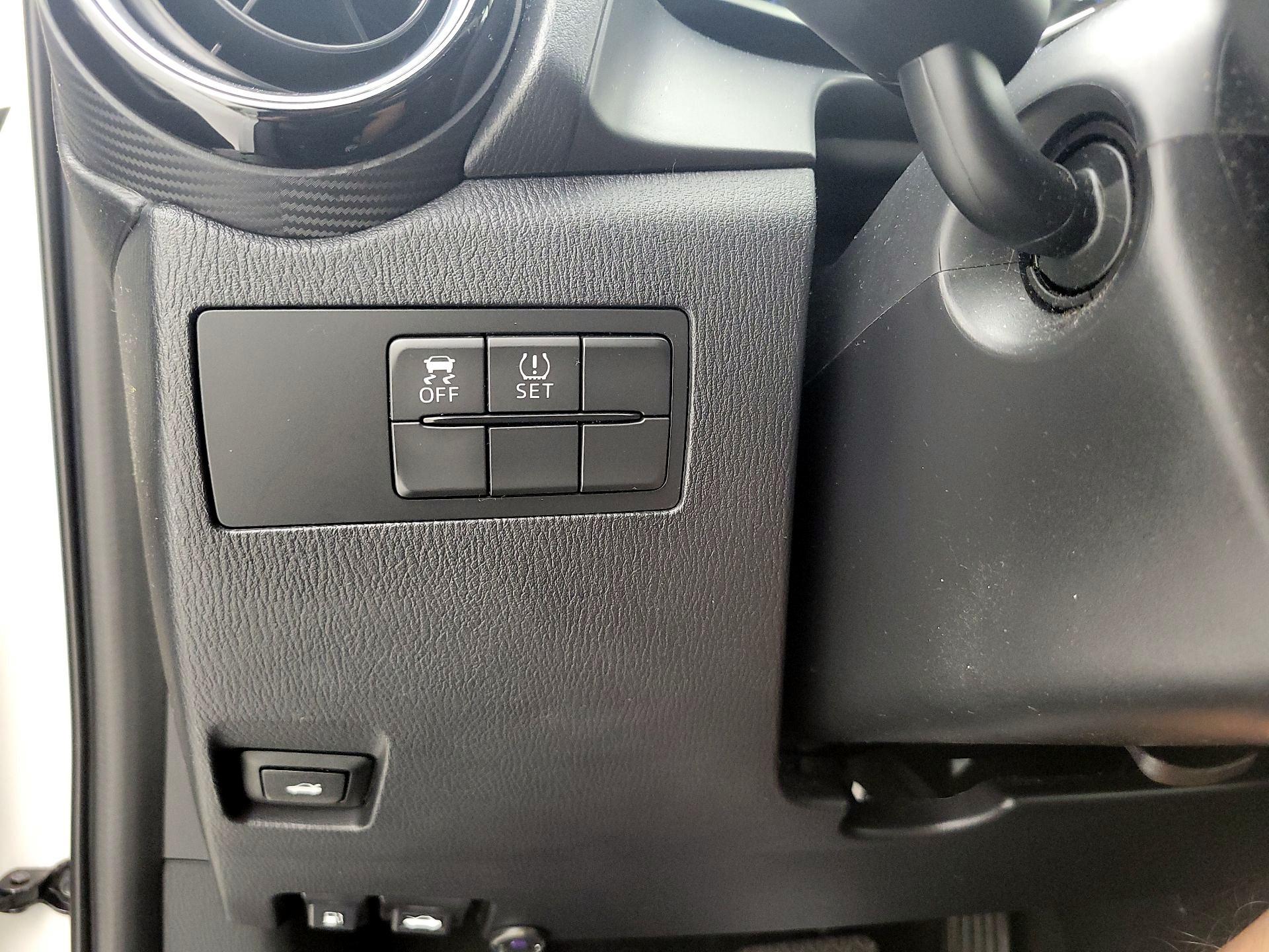 Thumbnail: 2018 Toyota Yaris iA - 13