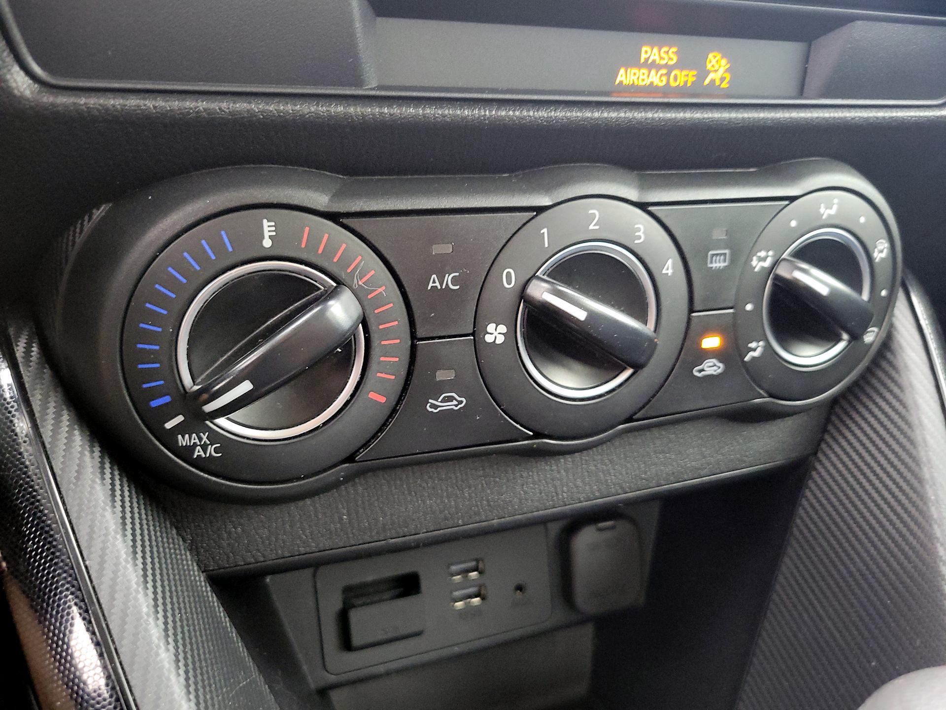 Thumbnail: 2018 Toyota Yaris iA - 16