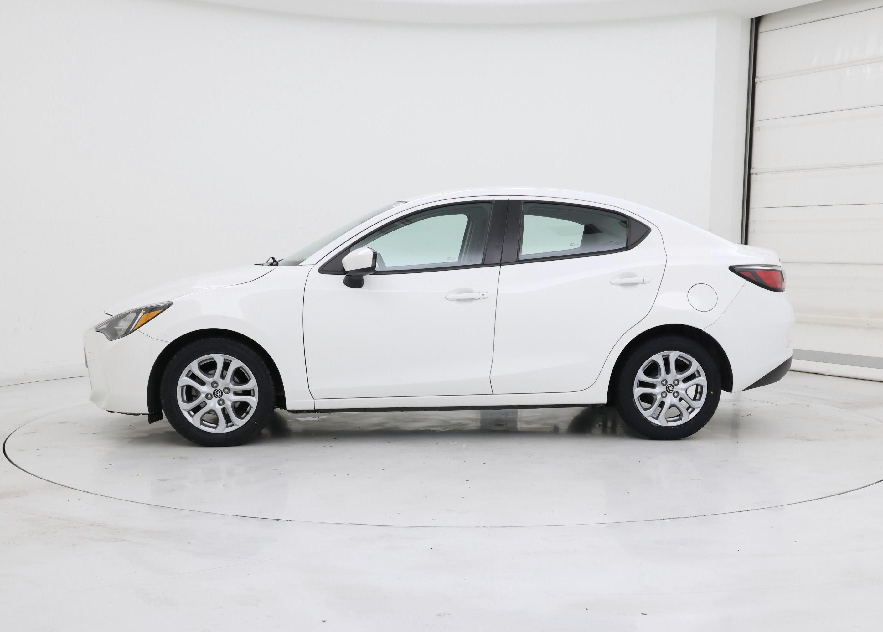 Thumbnail: 2018 Toyota Yaris iA - 3