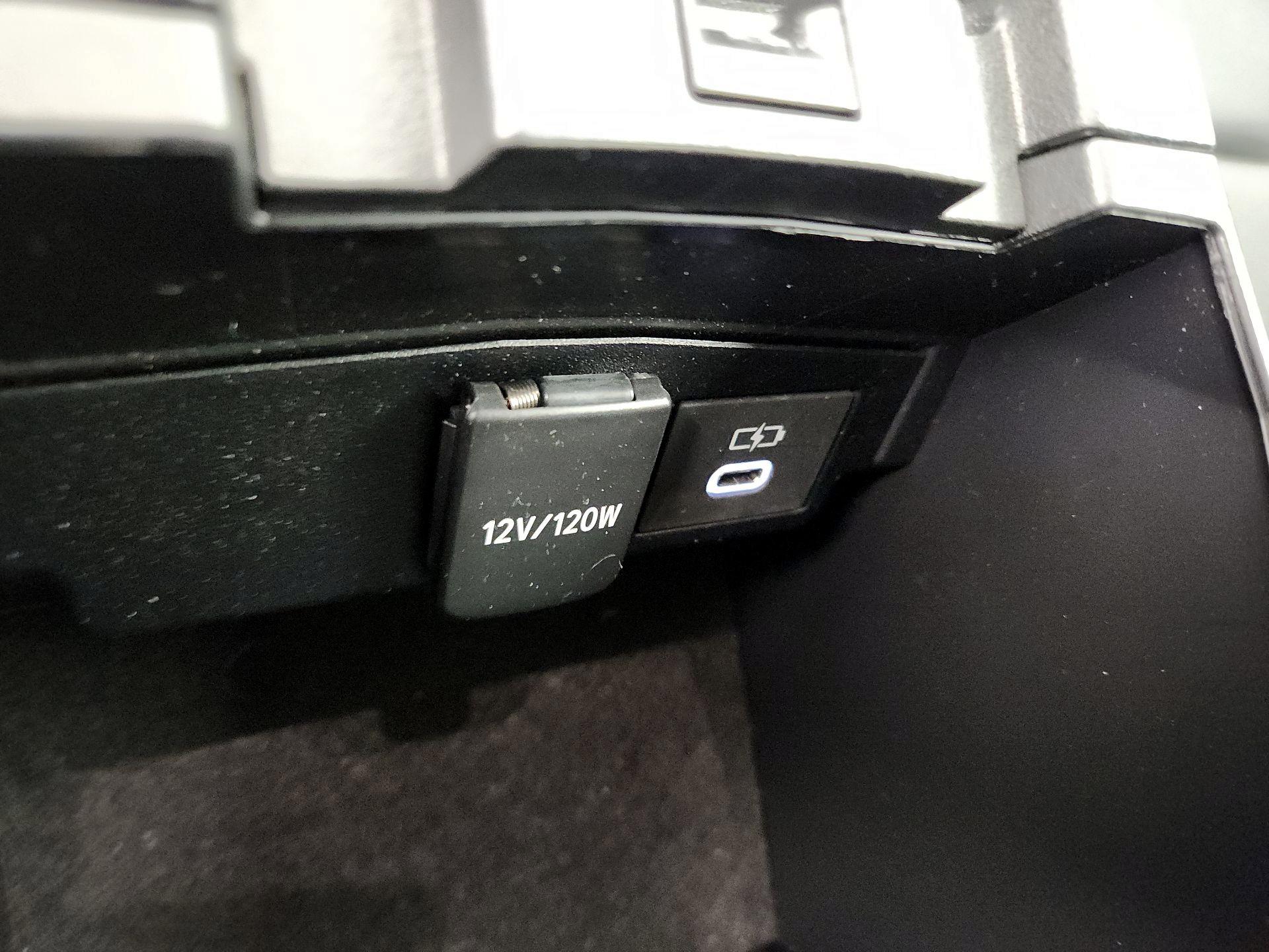 Thumbnail: 2025 Toyota Corolla - 18