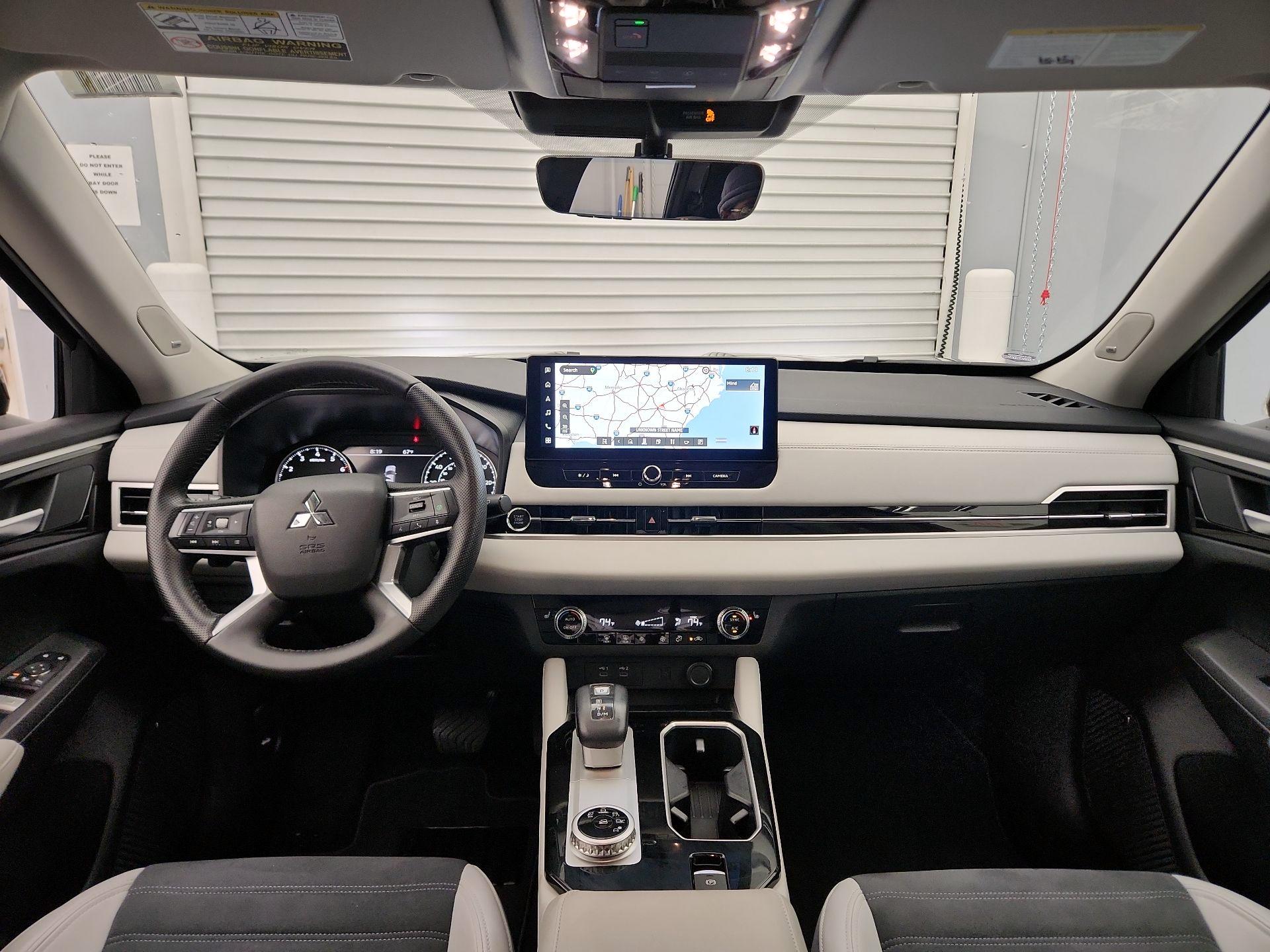 Thumbnail: 2025 Mitsubishi Outlander - 9