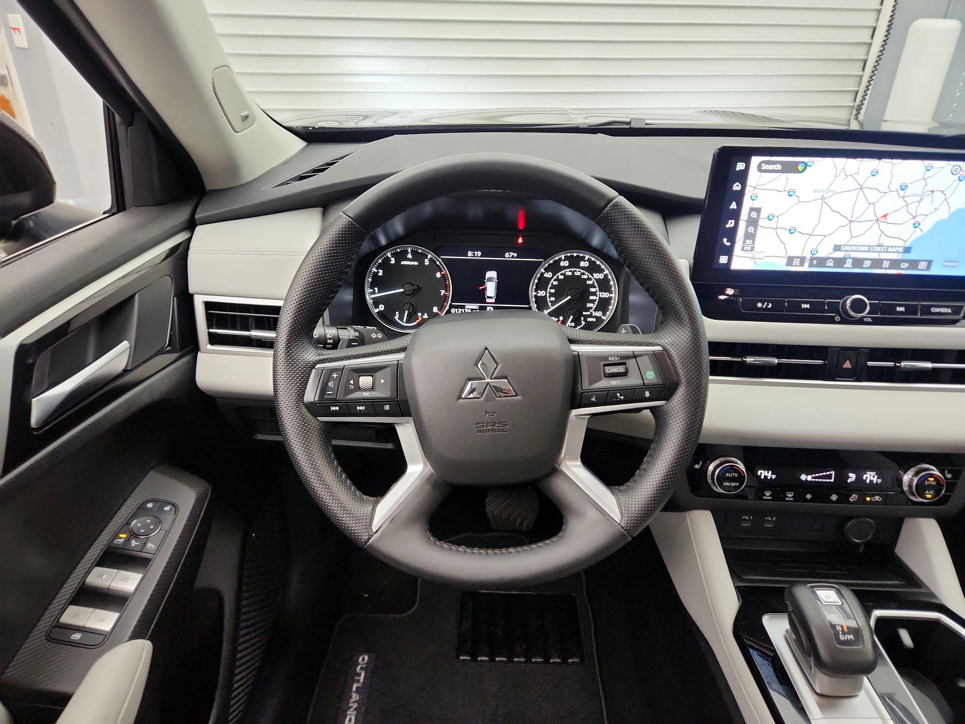 Thumbnail: 2025 Mitsubishi Outlander - 10