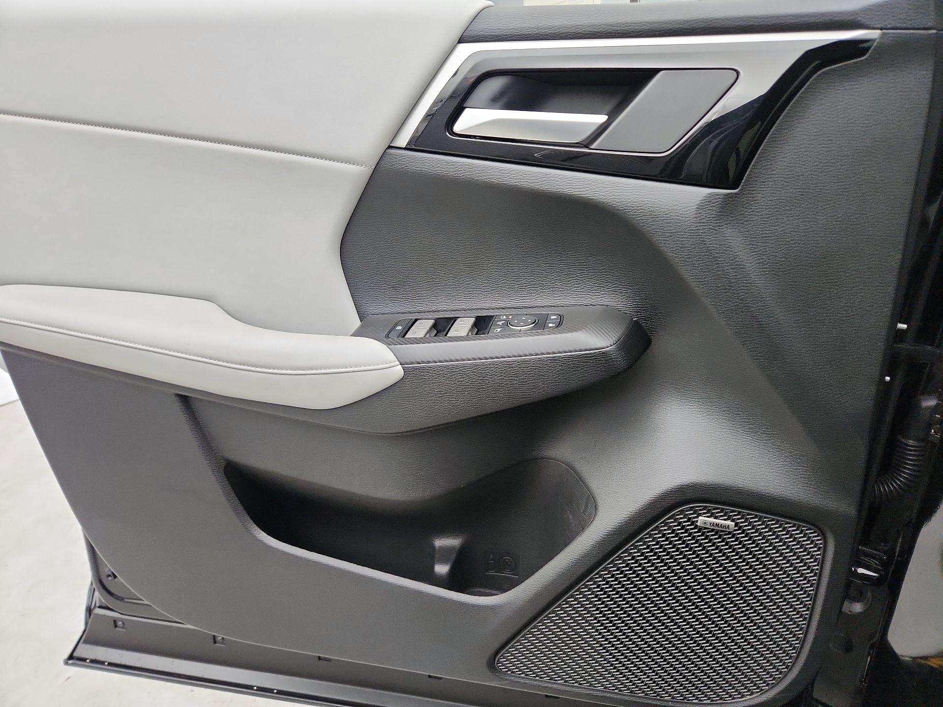 Thumbnail: 2025 Mitsubishi Outlander - 12