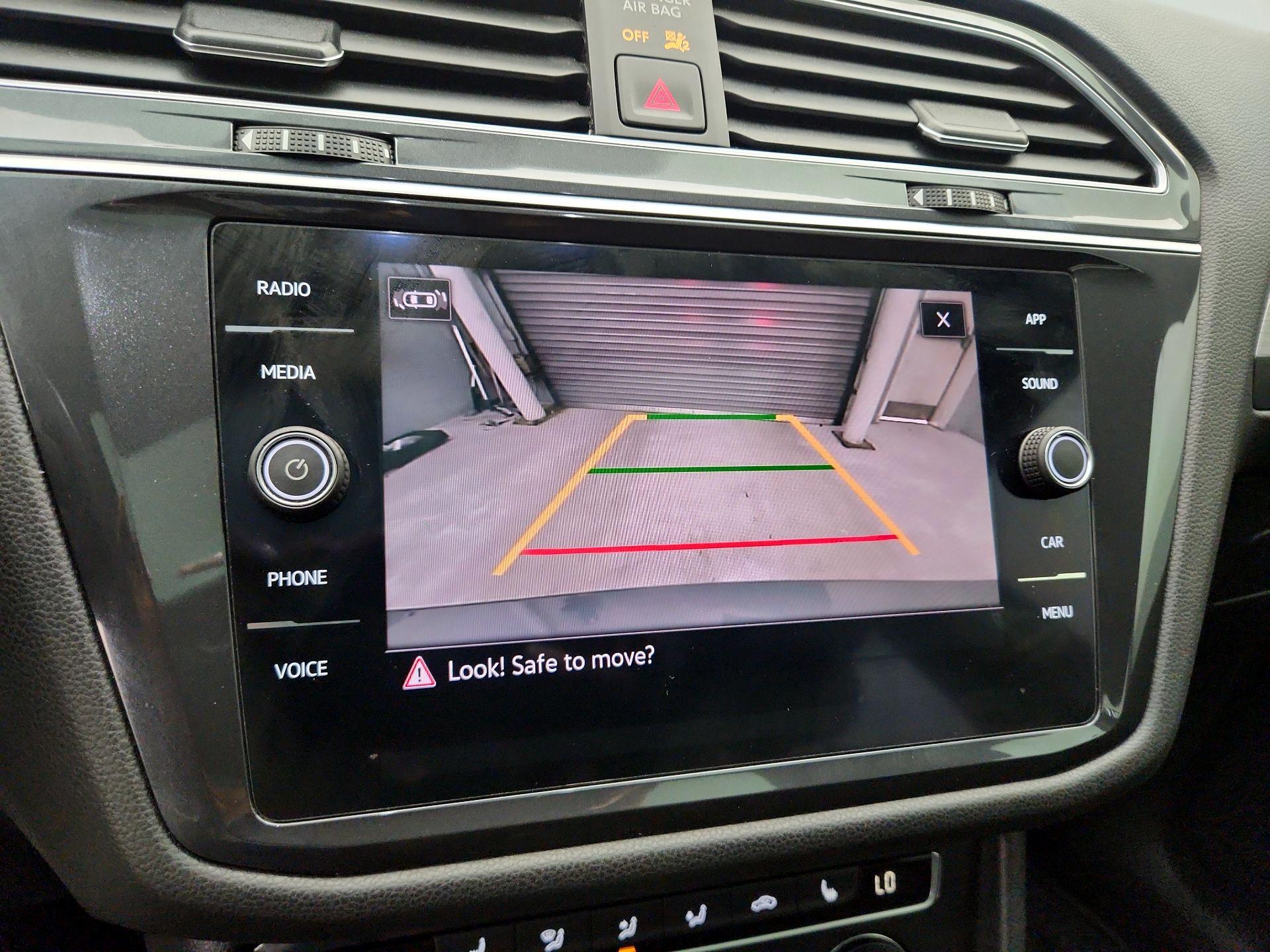 Thumbnail: 2021 Volkswagen Tiguan - 14
