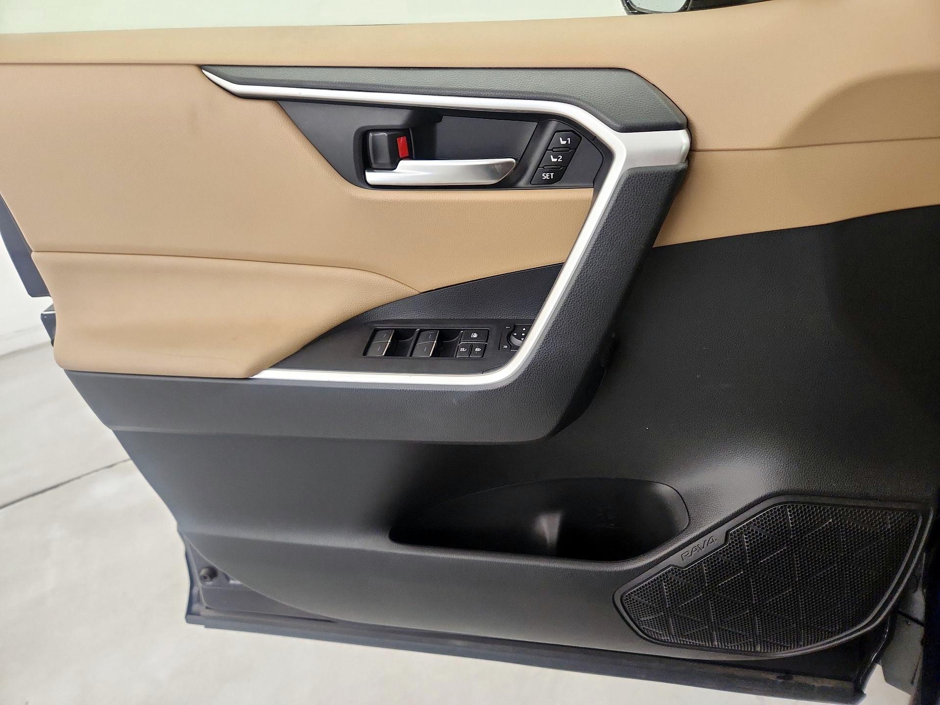 Thumbnail: 2023 Toyota RAV4 - 12