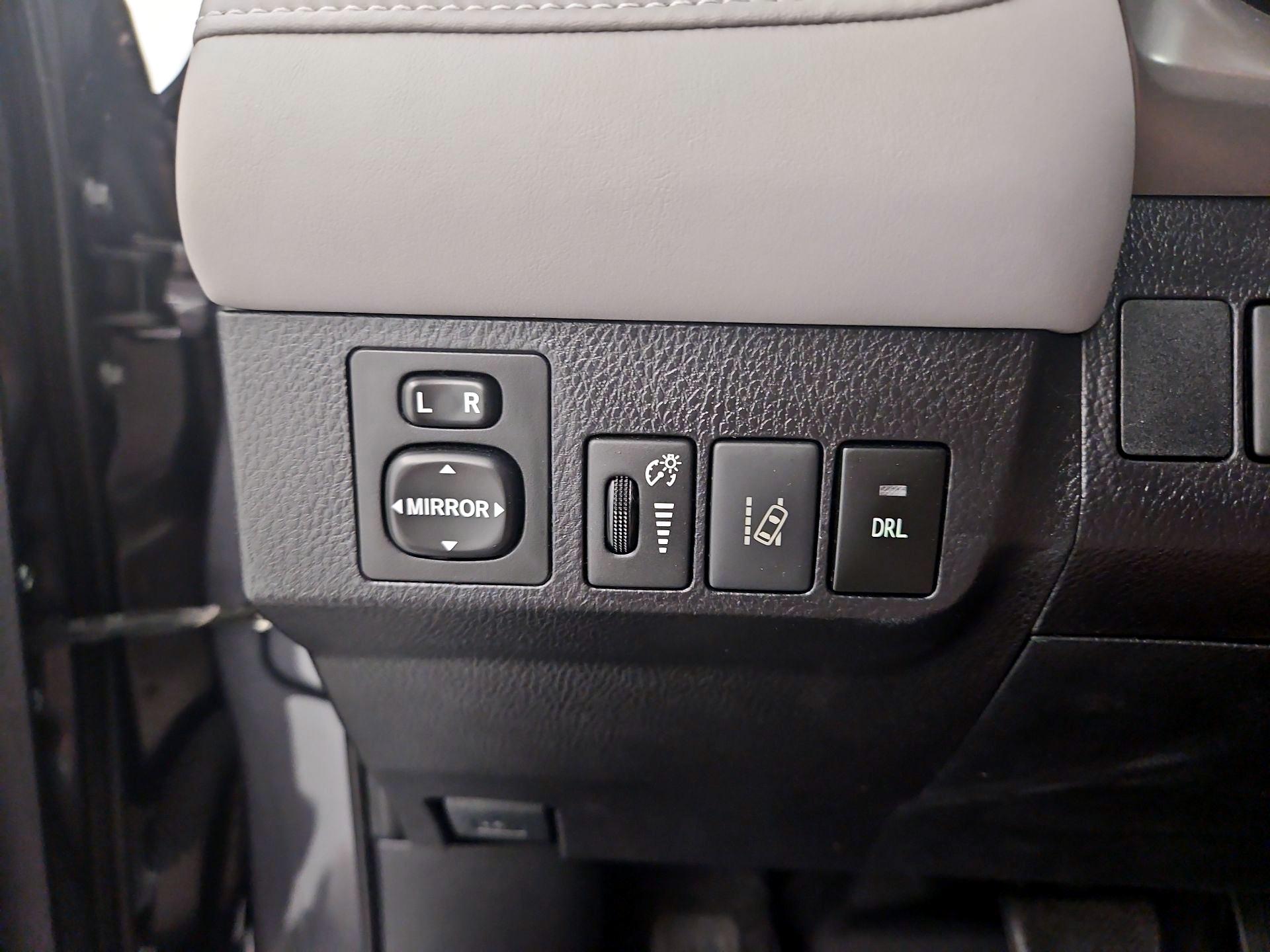 Thumbnail: 2018 Toyota RAV4 - 13