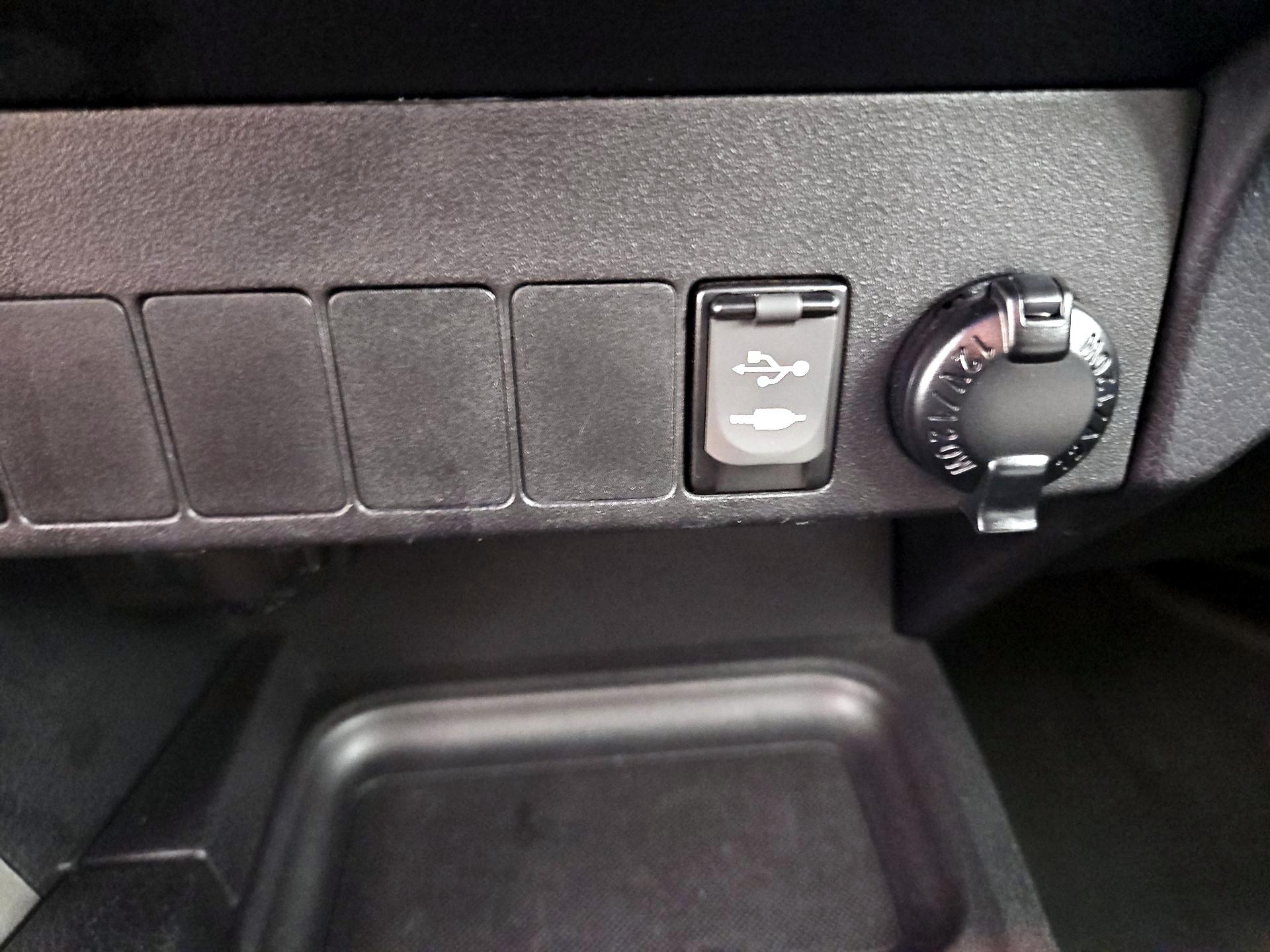 Thumbnail: 2018 Toyota RAV4 - 18