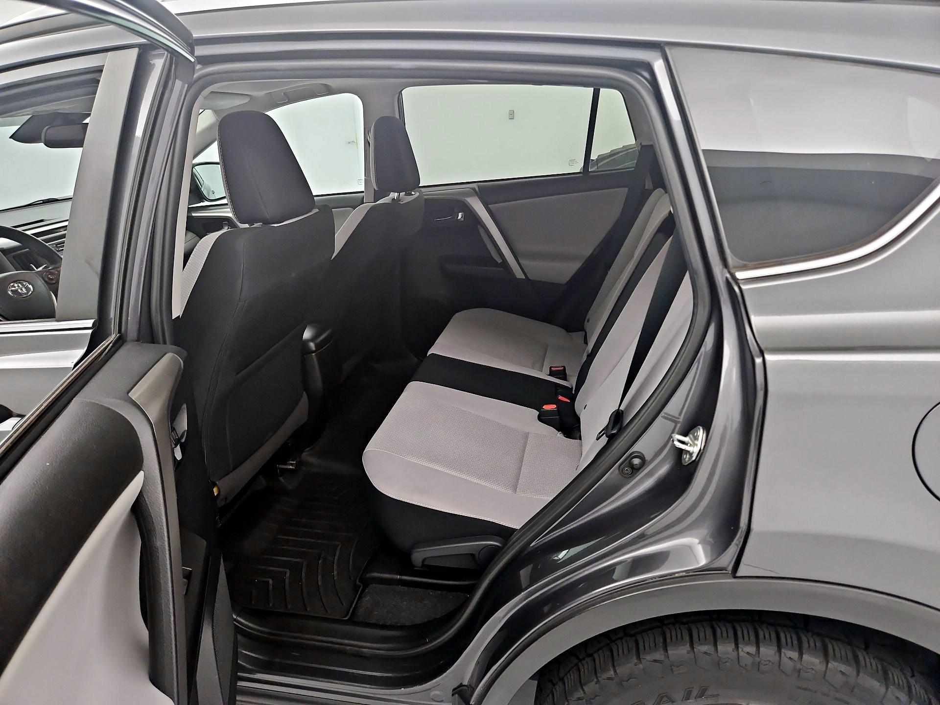 Thumbnail: 2018 Toyota RAV4 - 20