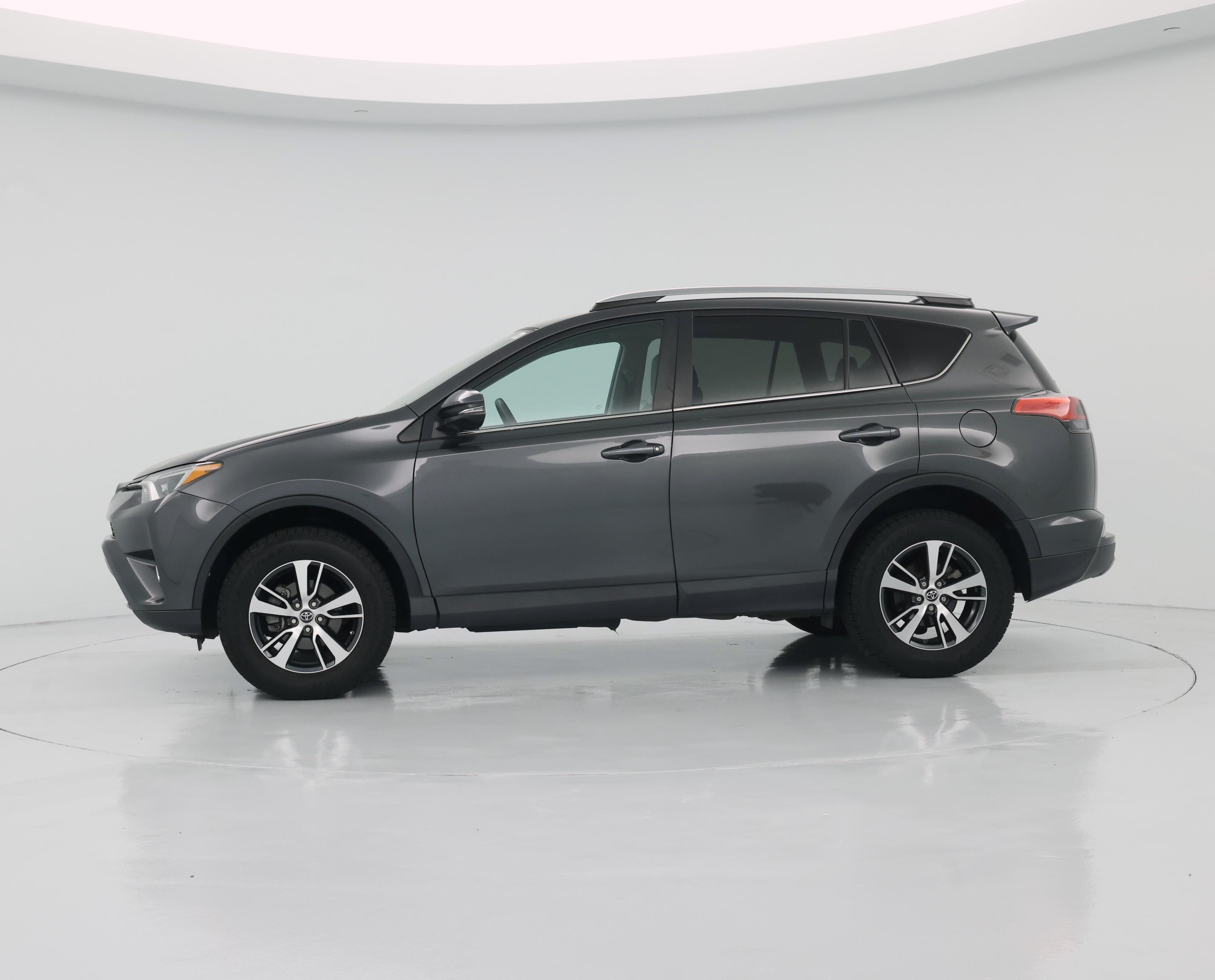 Thumbnail: 2018 Toyota RAV4 - 3