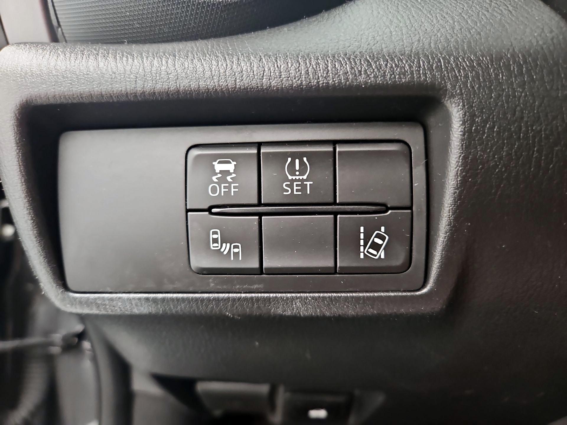 Thumbnail: 2017 Mazda MX-5 Miata - 13