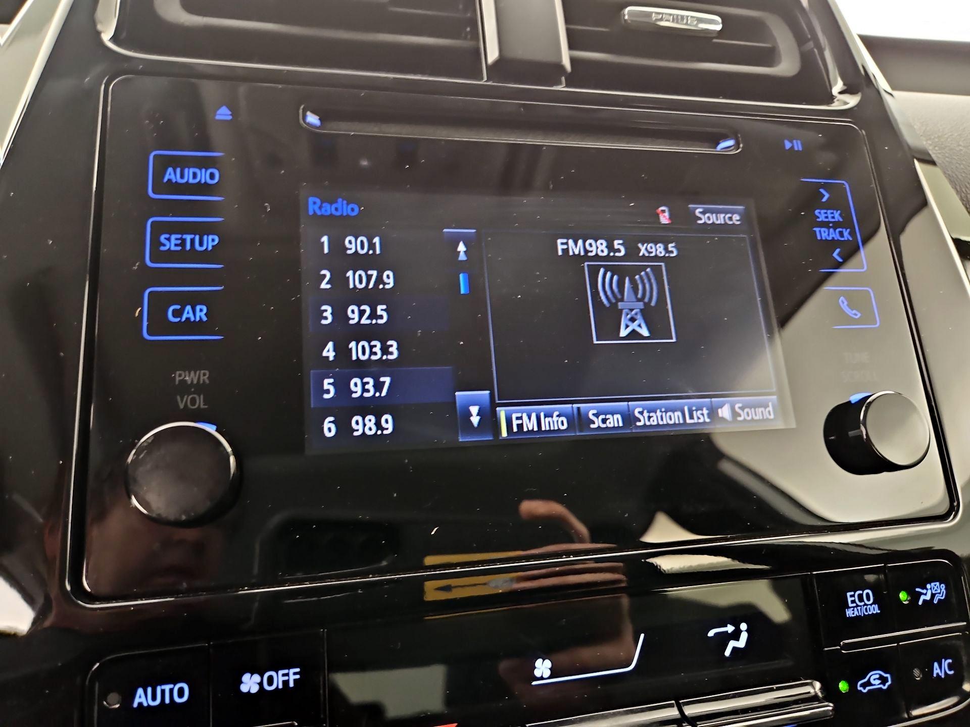 Thumbnail: 2019 Toyota Prius - 15