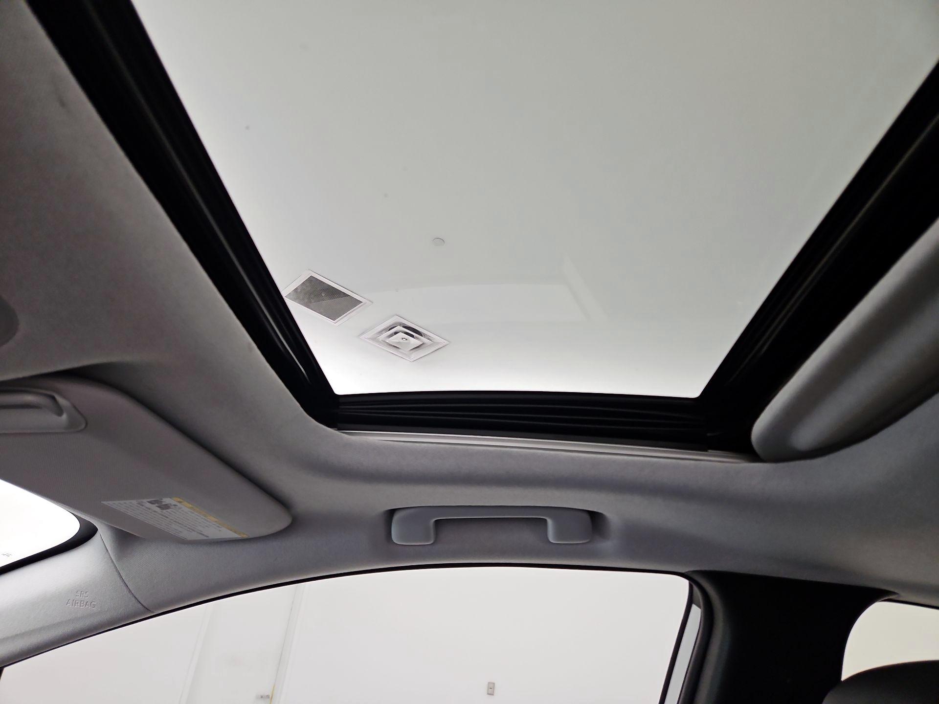 Thumbnail: 2019 Toyota Prius - 18