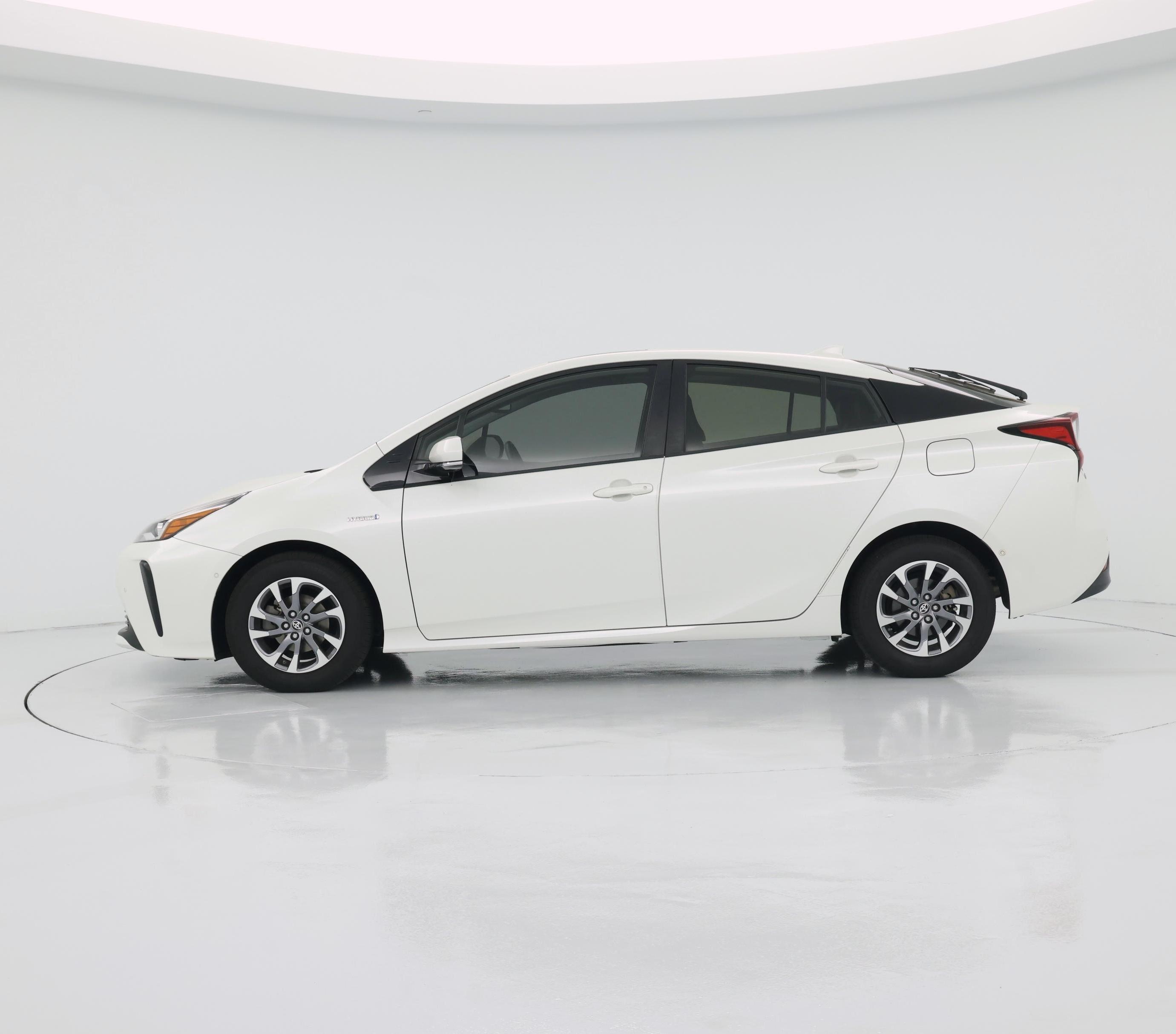 Thumbnail: 2019 Toyota Prius - 3