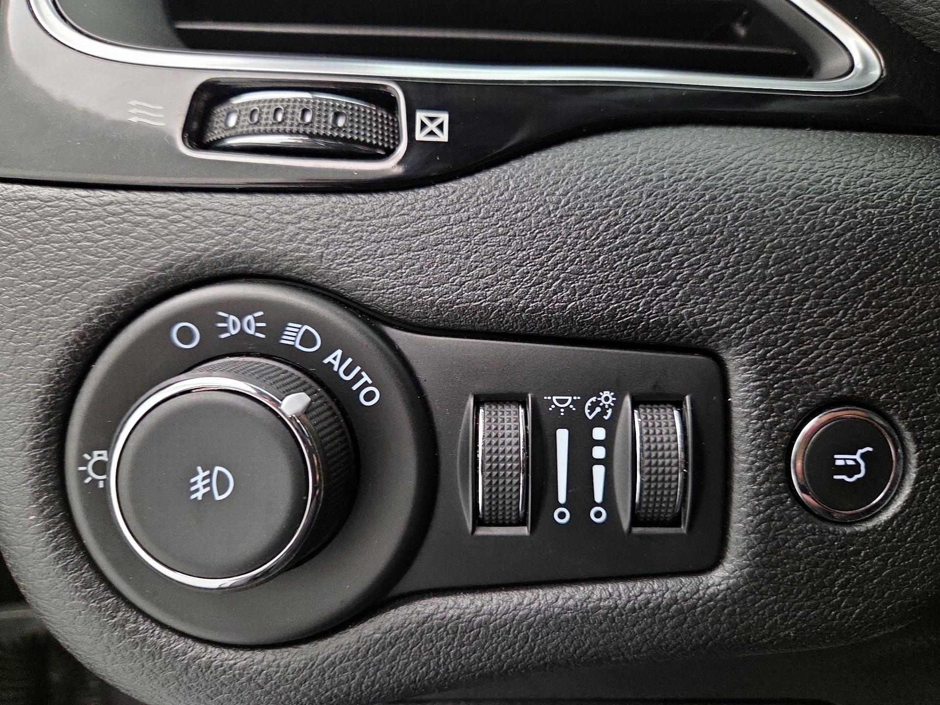 Thumbnail: 2023 Jeep Cherokee - 13