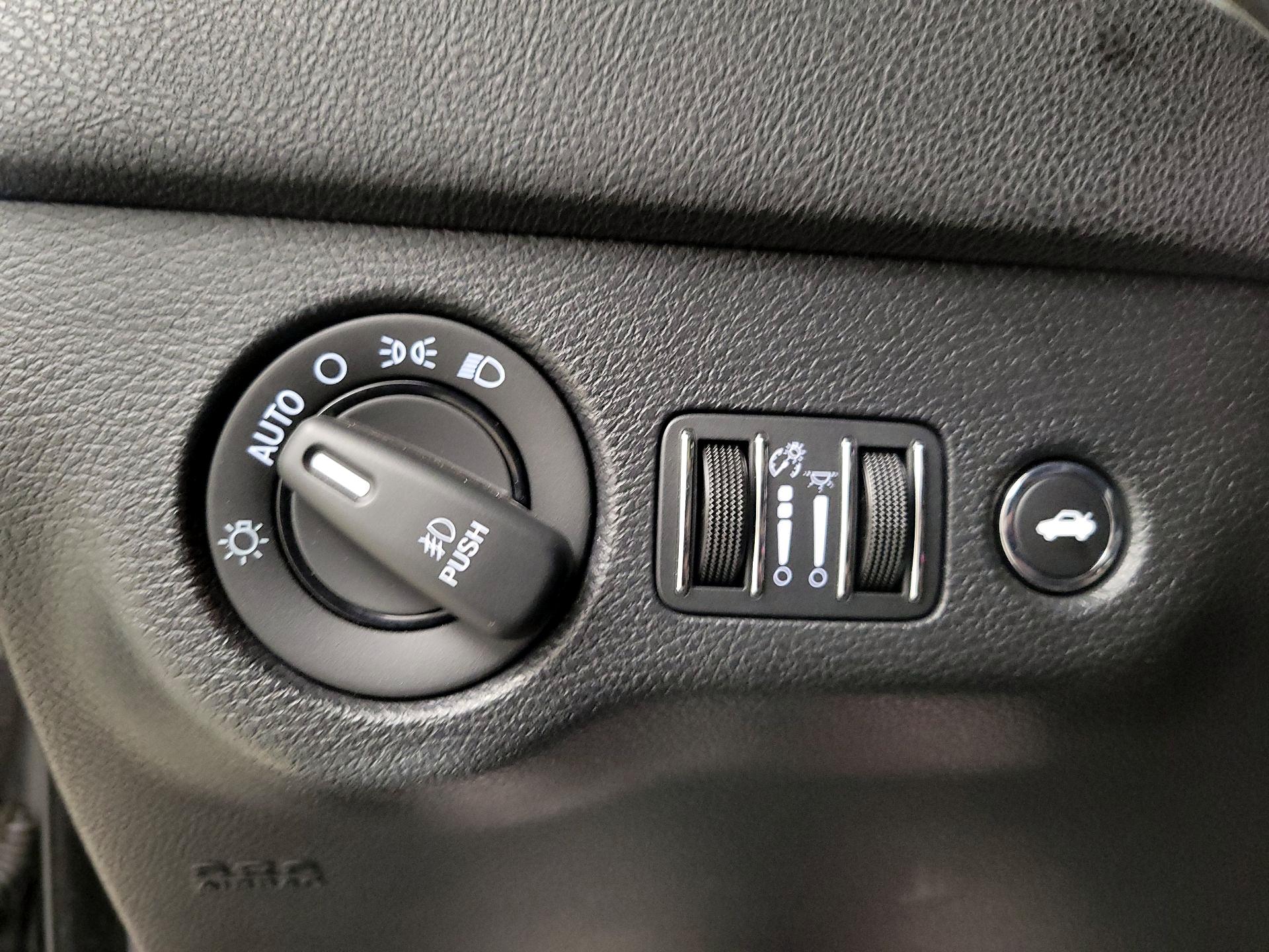 Thumbnail: 2016 Dodge Charger - 13