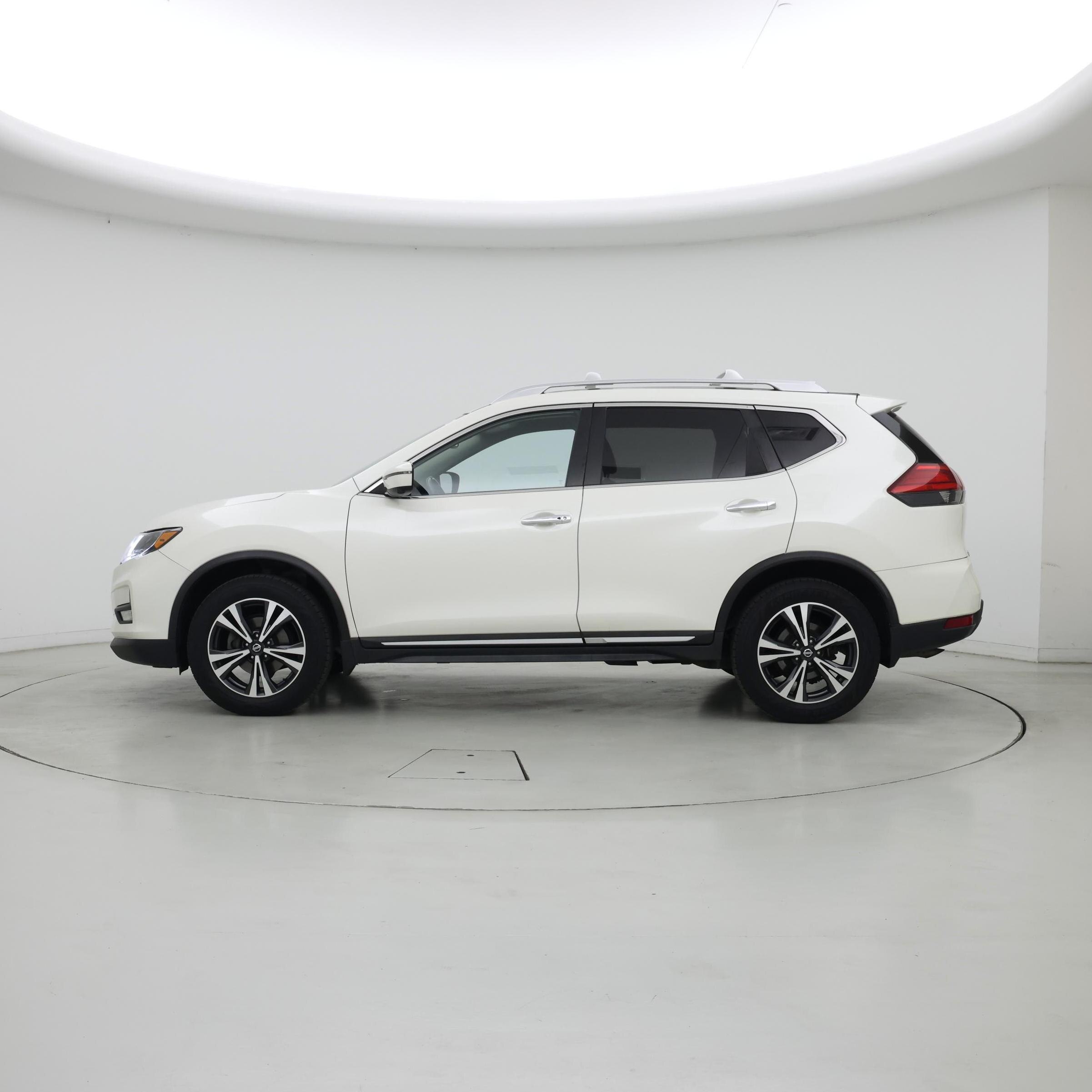 Thumbnail: 2017 Nissan Rogue - 3