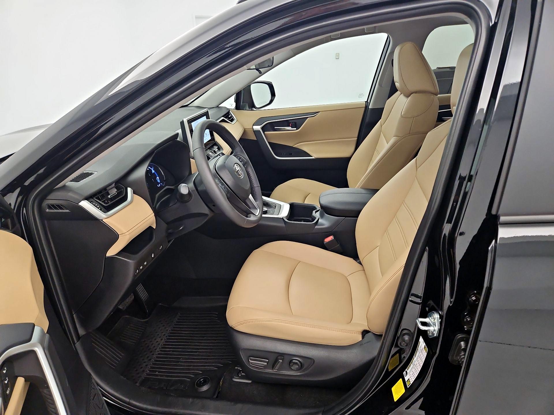 Thumbnail: 2025 Toyota RAV4 - 11