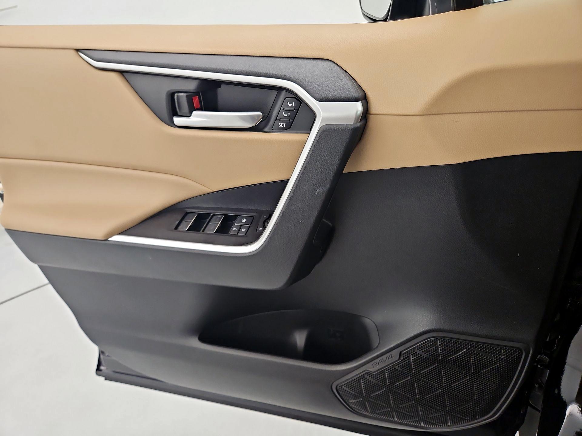 Thumbnail: 2025 Toyota RAV4 - 12