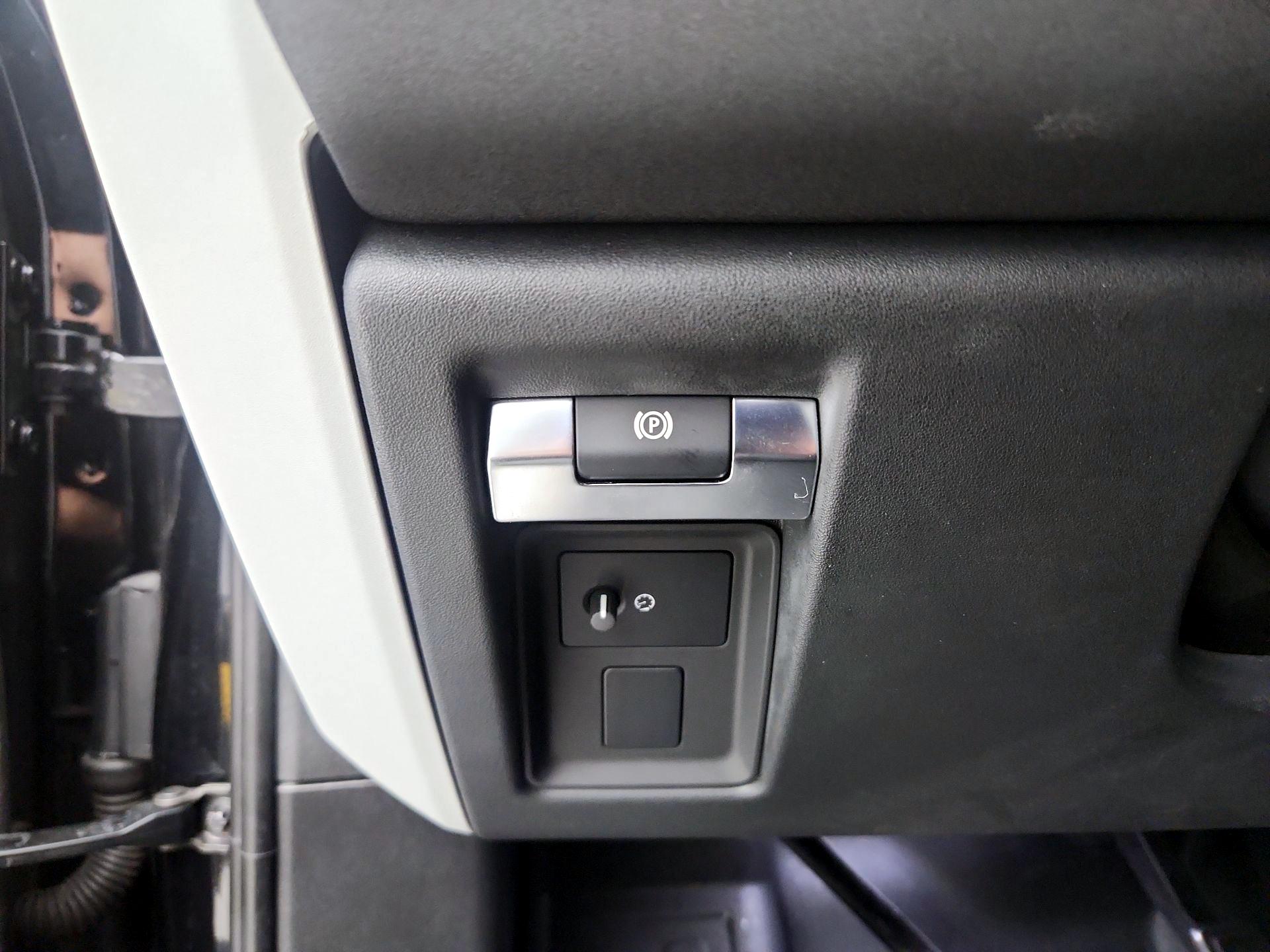 Thumbnail: 2023 Land Rover Defender - 13