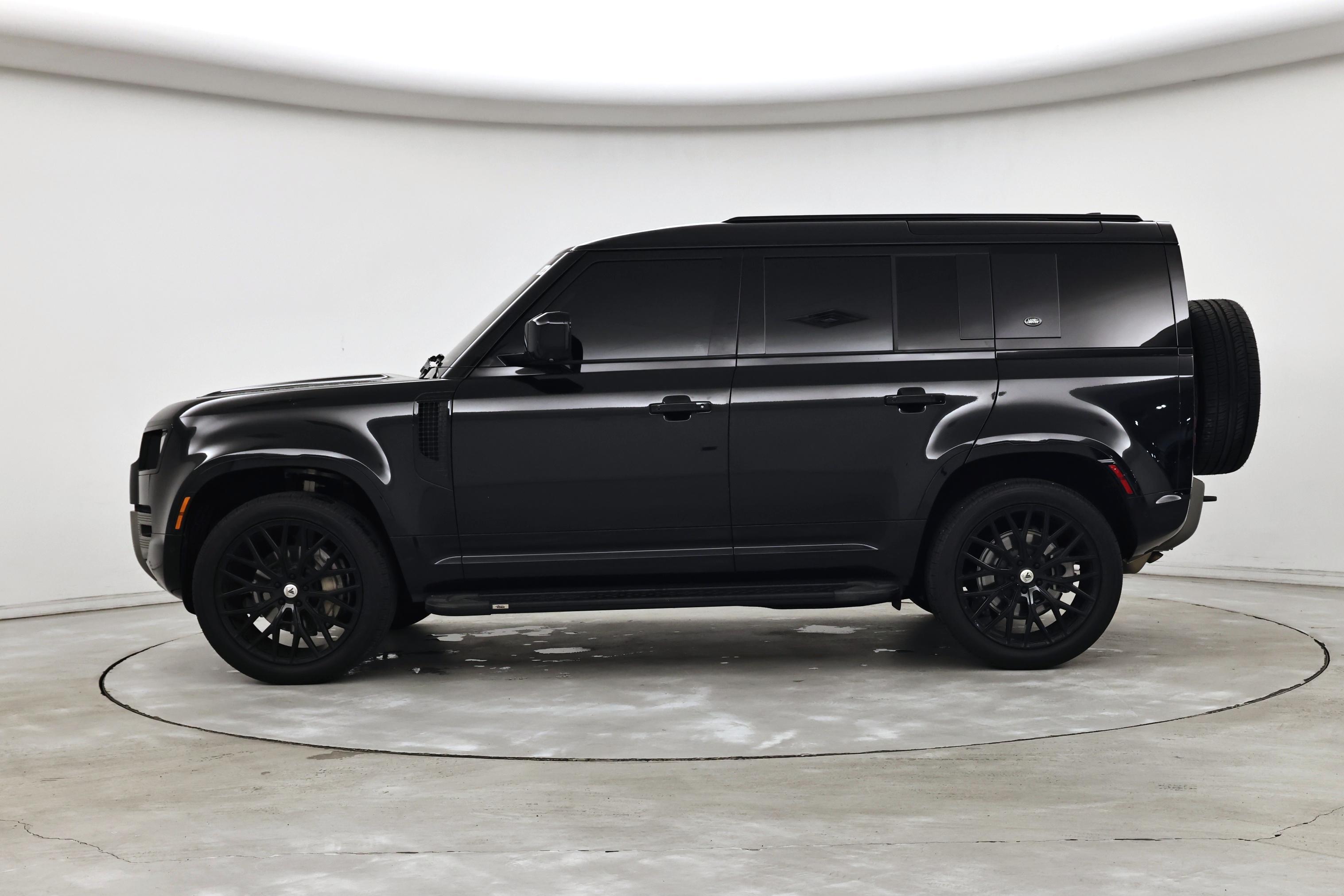 Thumbnail: 2023 Land Rover Defender - 3