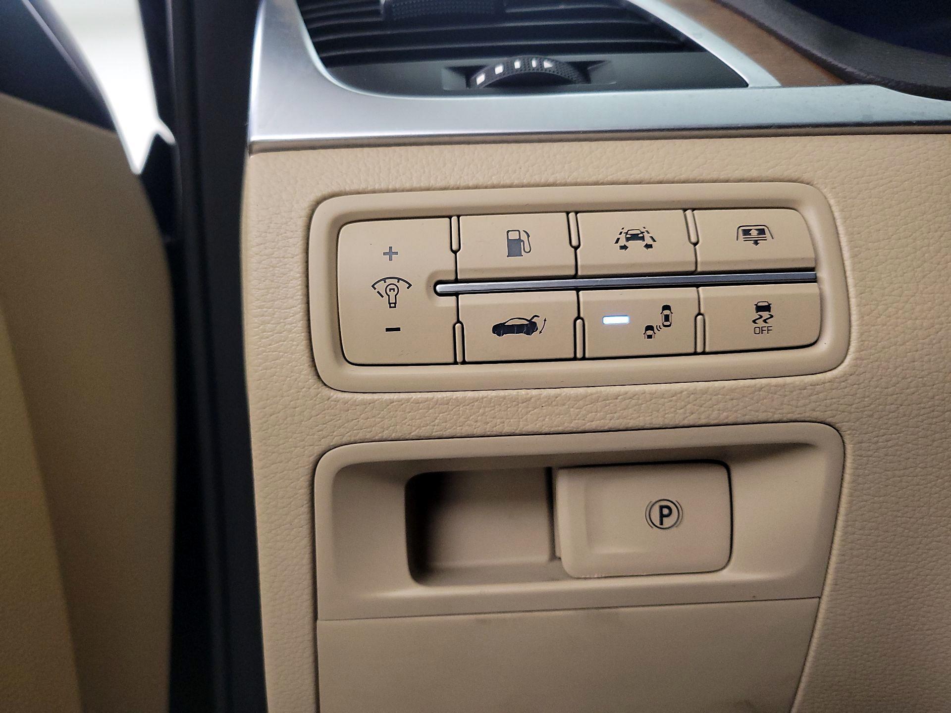 Thumbnail: 2018 Genesis G80 - 13