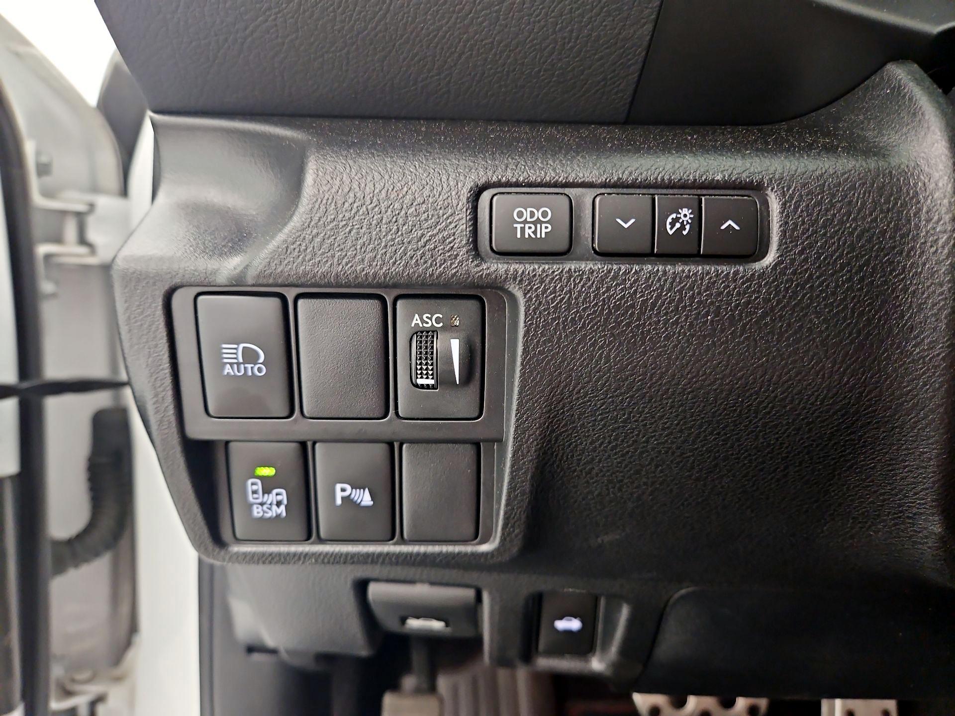 Thumbnail: 2020 Lexus IS - 13