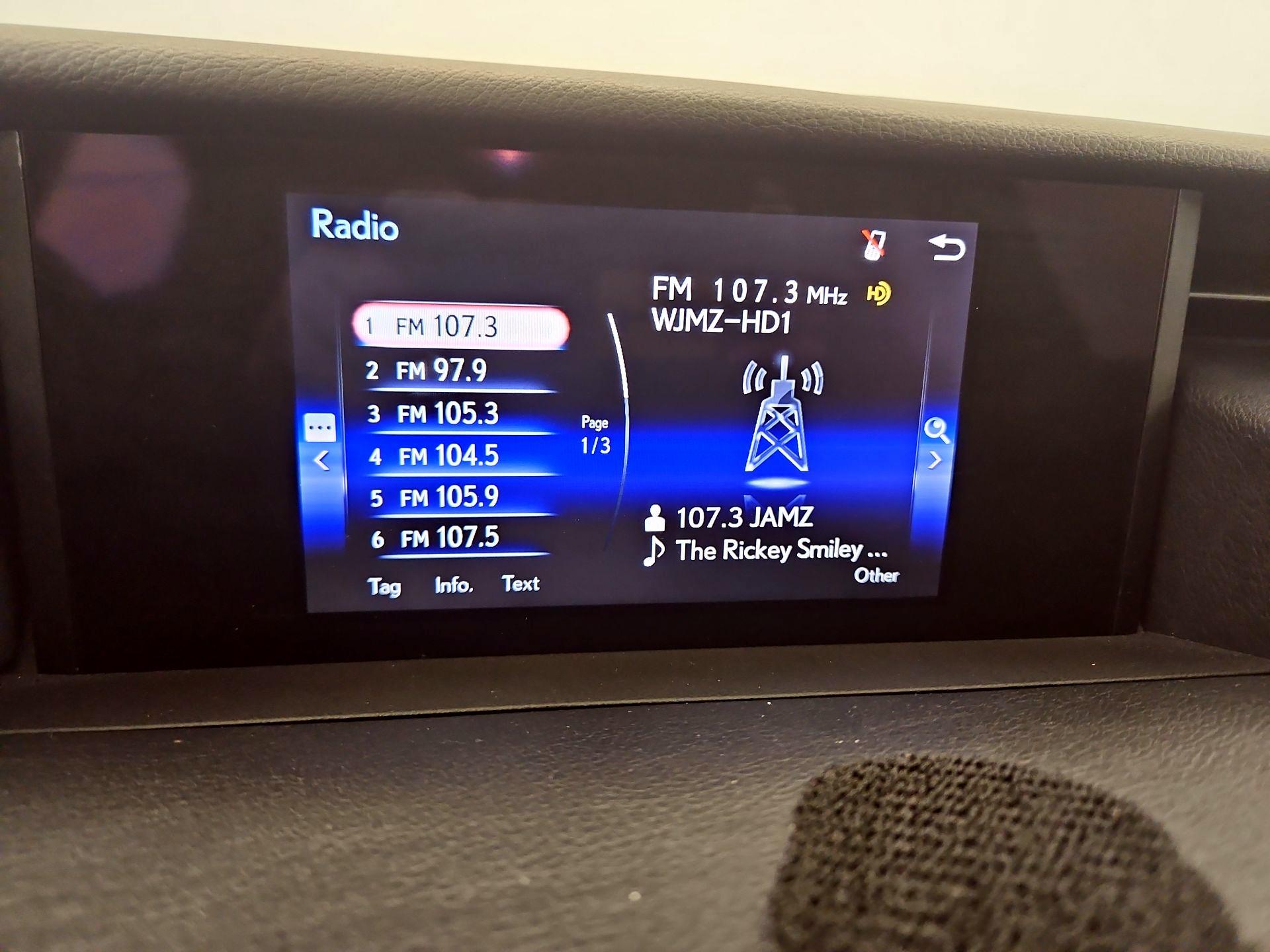 Thumbnail: 2020 Lexus IS - 15