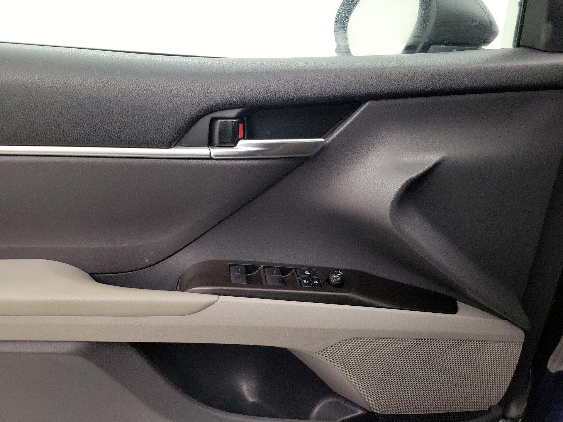 Thumbnail: 2022 Toyota Camry - 12