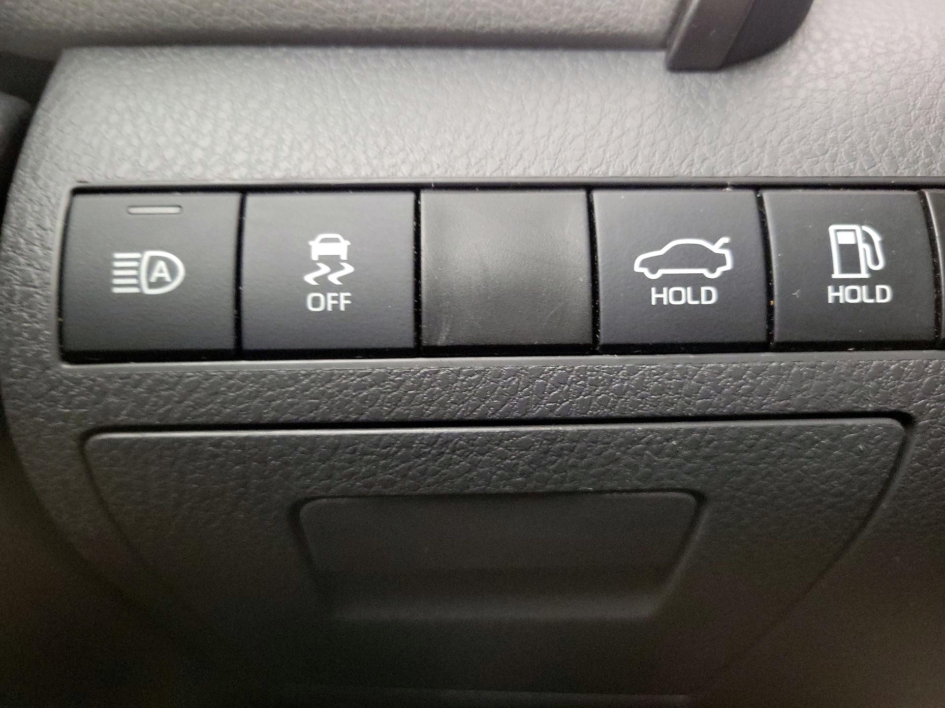 Thumbnail: 2022 Toyota Camry - 13