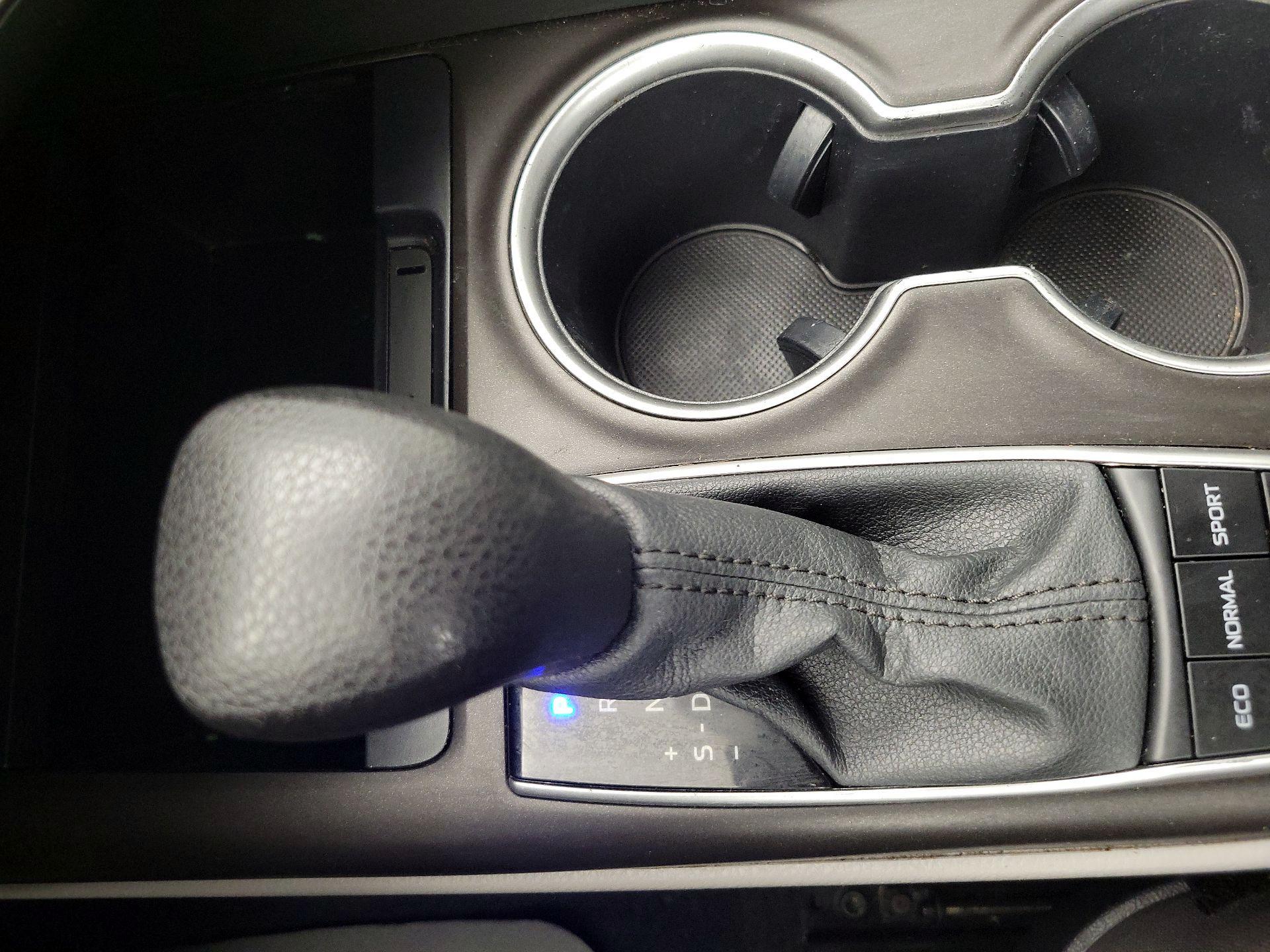 Thumbnail: 2022 Toyota Camry - 17