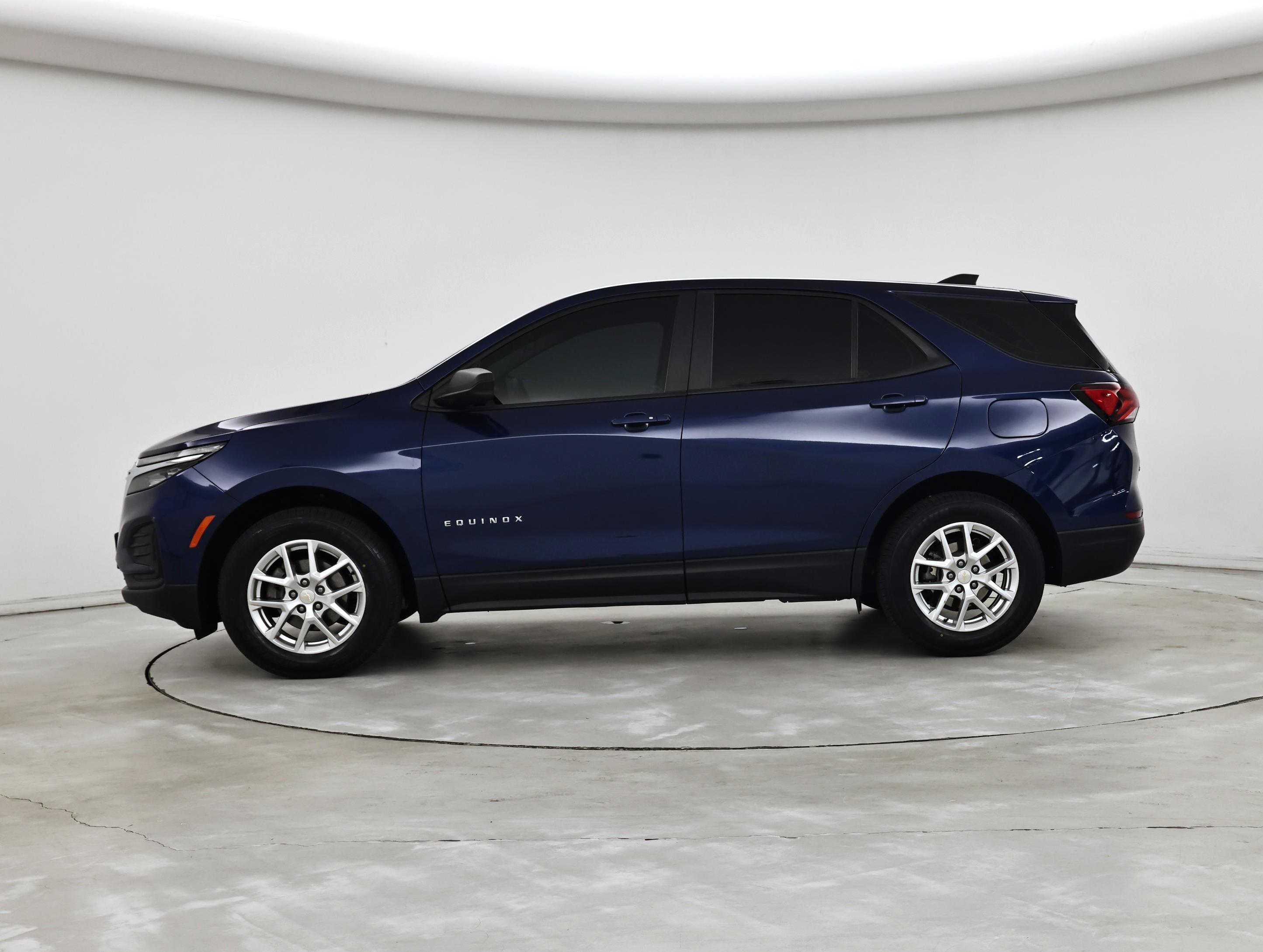 Thumbnail: 2022 Chevrolet Equinox - 3