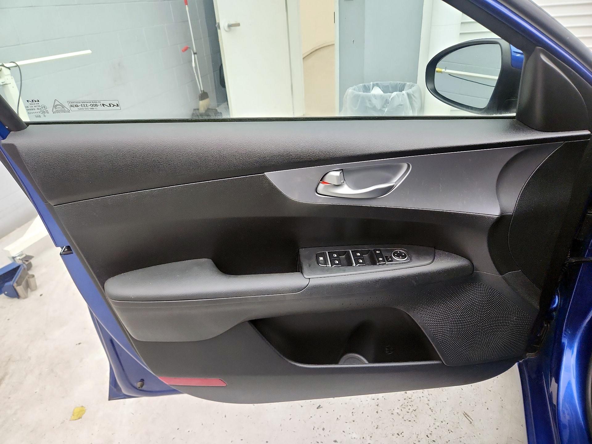 Thumbnail: 2023 Kia Forte - 12