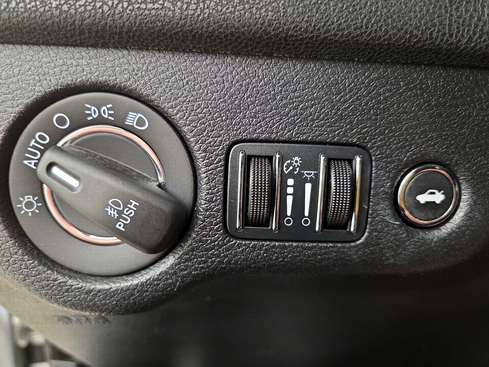 Thumbnail: 2015 Chrysler 300 - 13