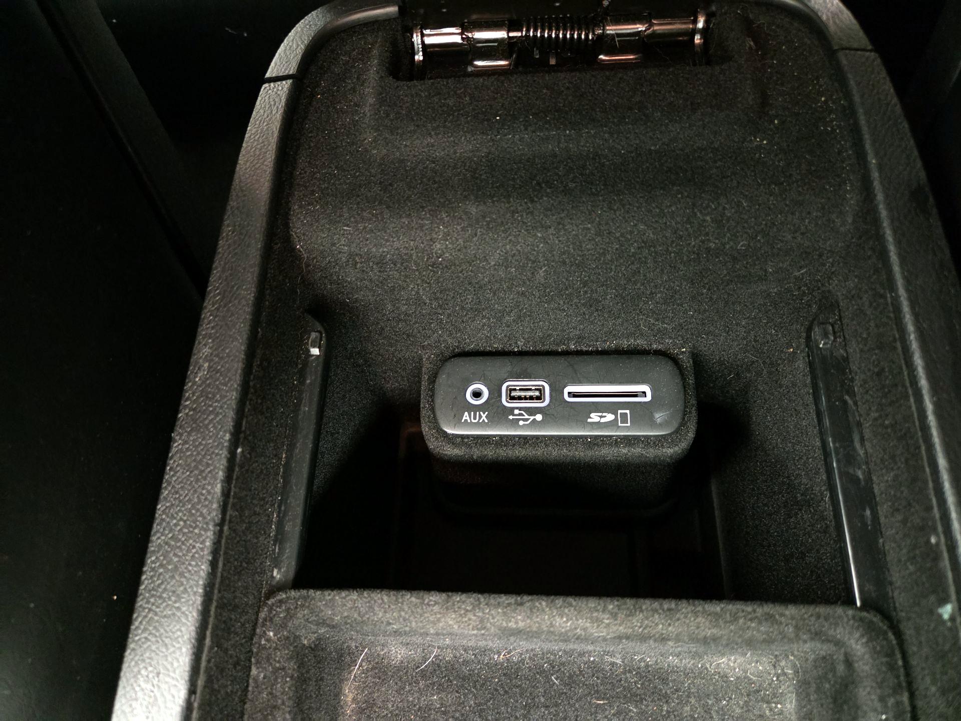 Thumbnail: 2015 Chrysler 300 - 19
