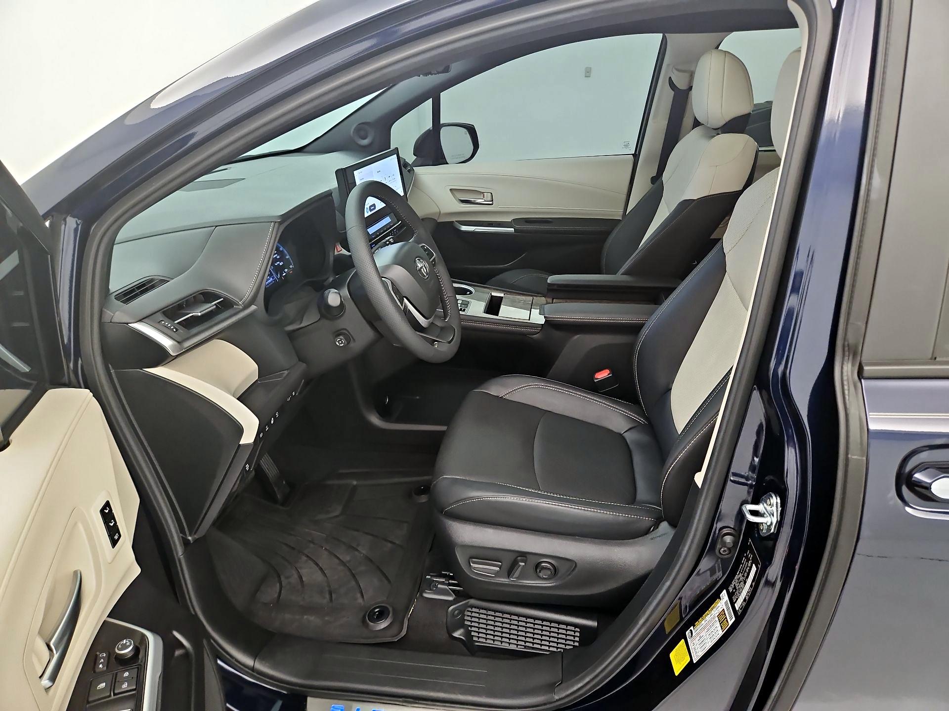 Thumbnail: 2025 Toyota Sienna - 11