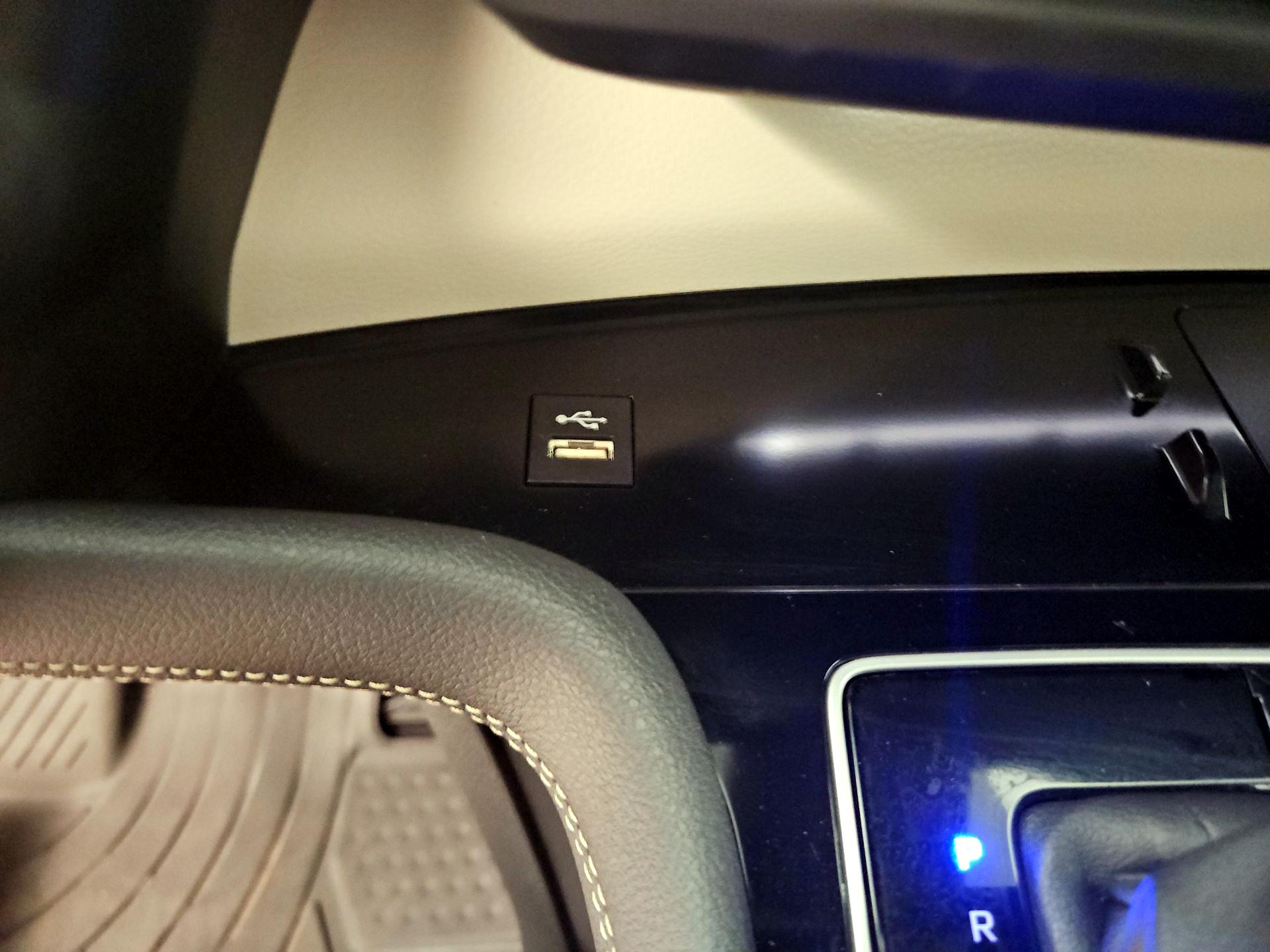 Thumbnail: 2025 Toyota Sienna - 18