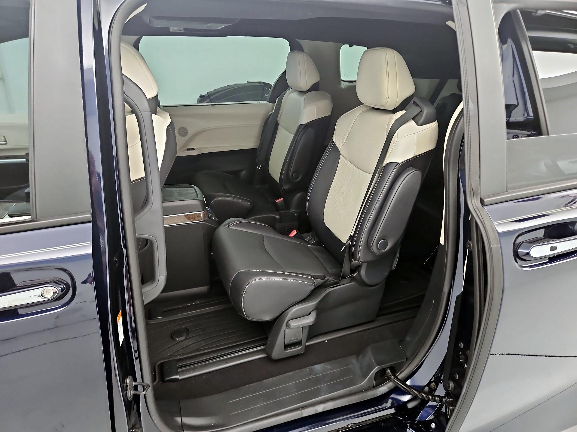 Thumbnail: 2025 Toyota Sienna - 20