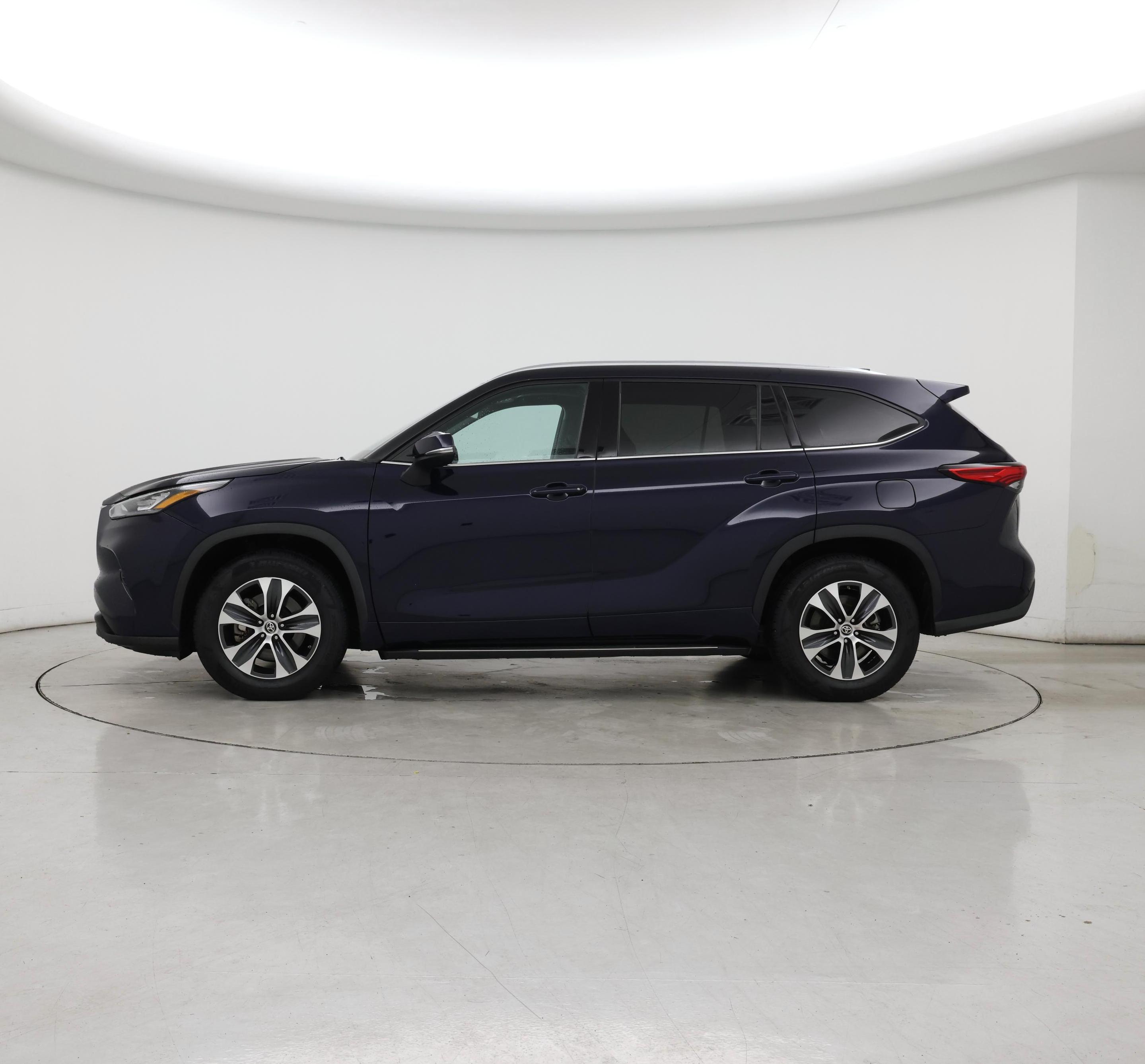Thumbnail: 2020 Toyota Highlander - 3