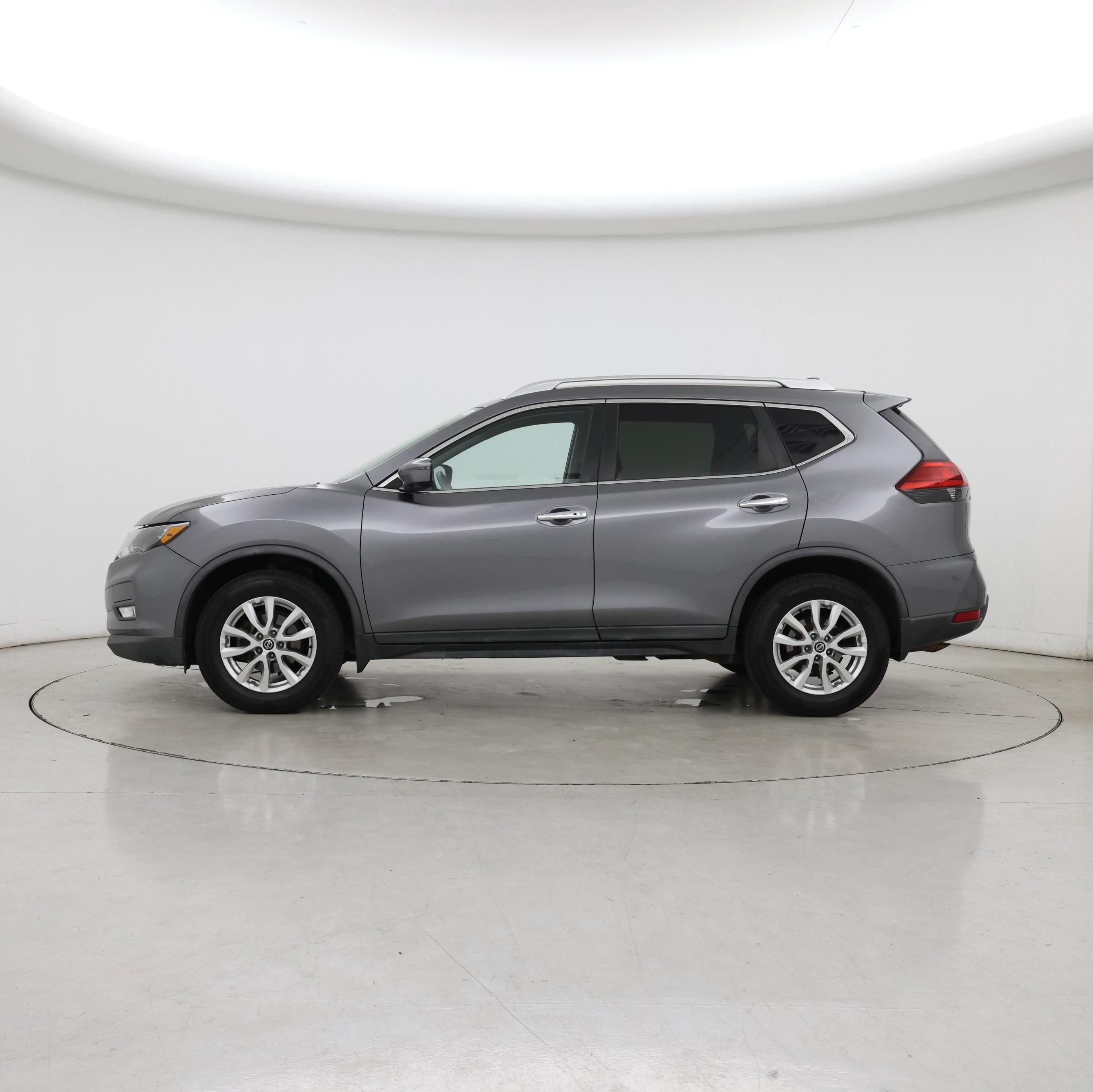 Thumbnail: 2017 Nissan Rogue - 3